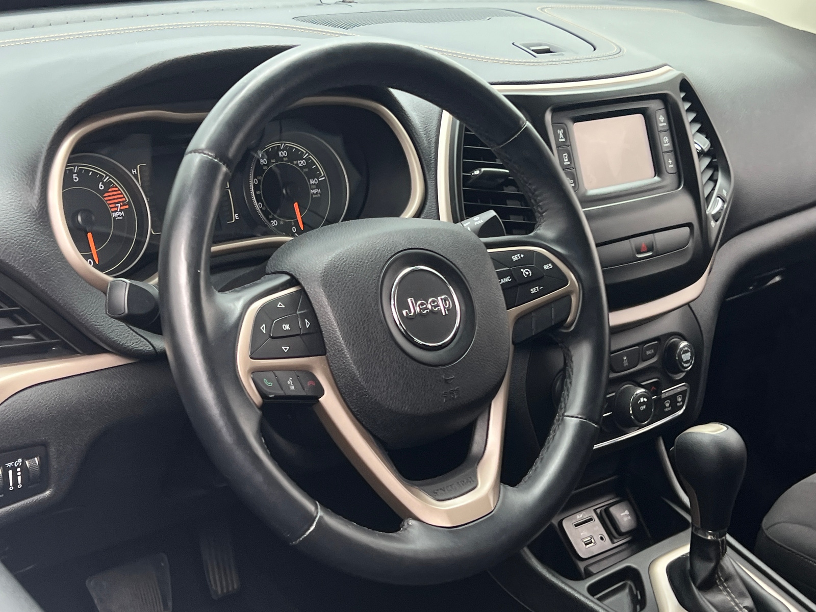 Thumbnail: 2017 Jeep Cherokee - 5