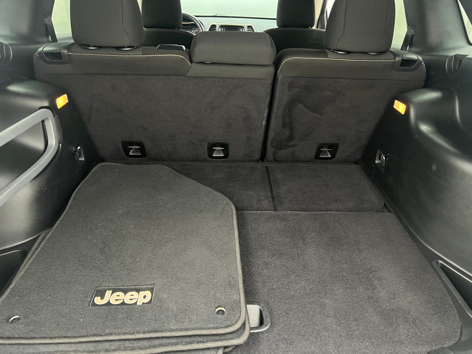 Thumbnail: 2017 Jeep Cherokee - 7