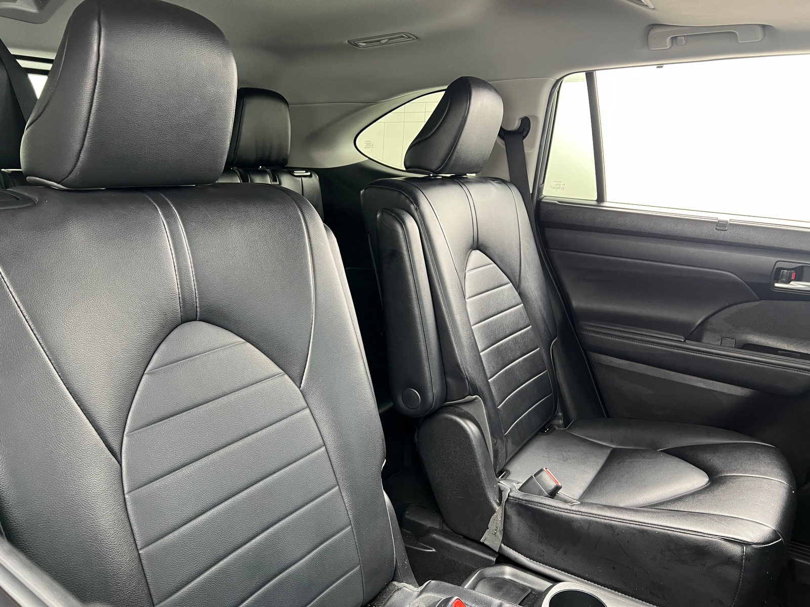 Thumbnail: 2022 Toyota Highlander - 5