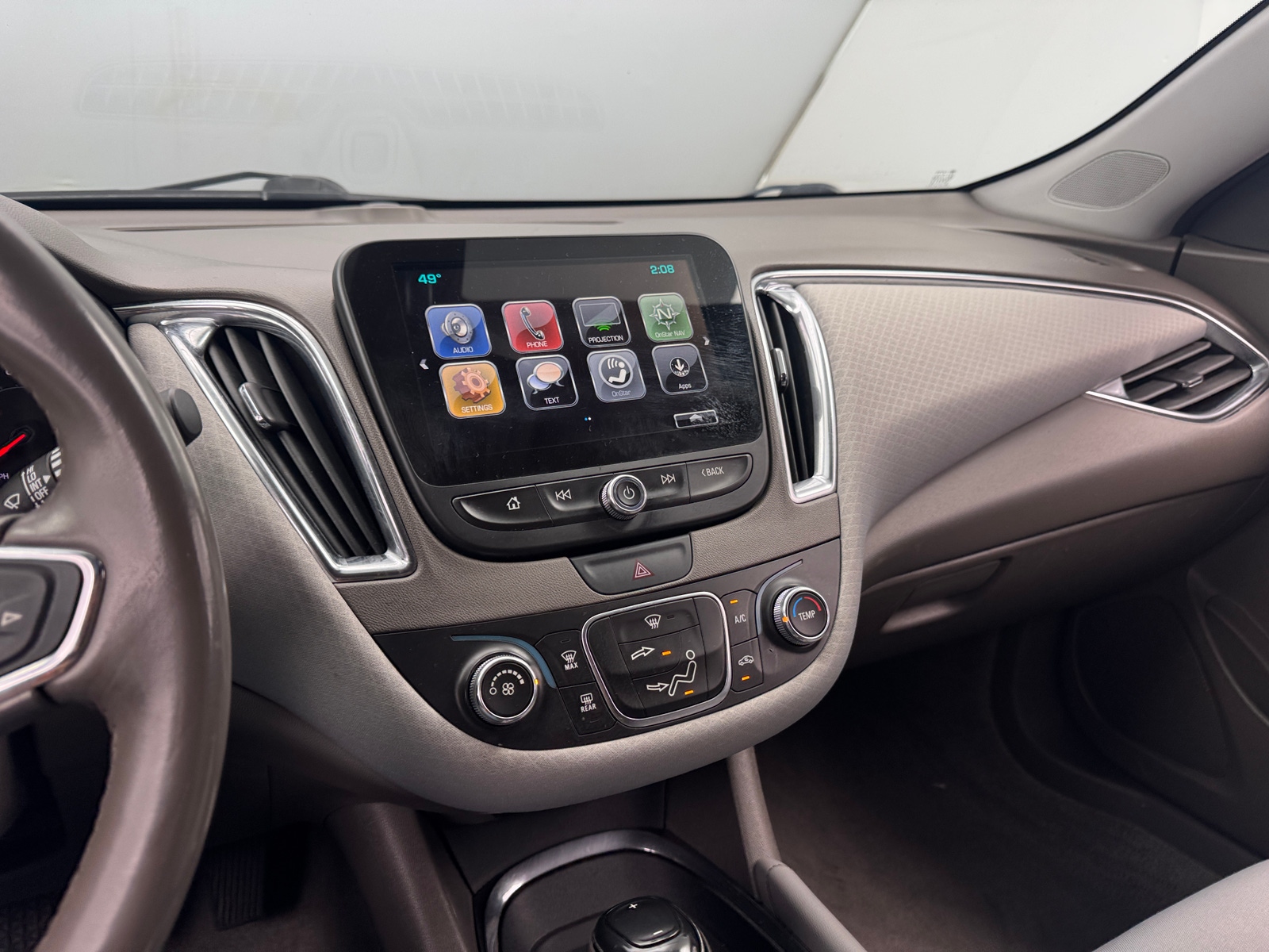 Thumbnail: 2018 Chevrolet Malibu - 4