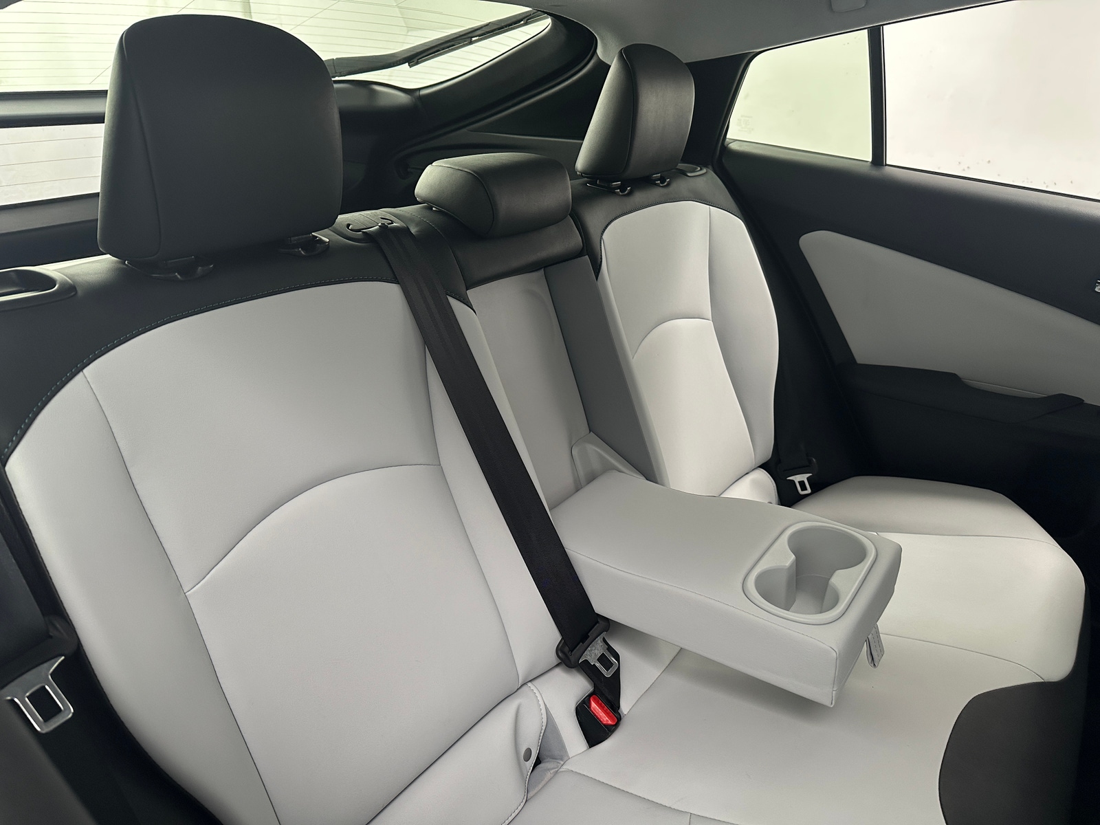 Thumbnail: 2016 Toyota Prius - 6