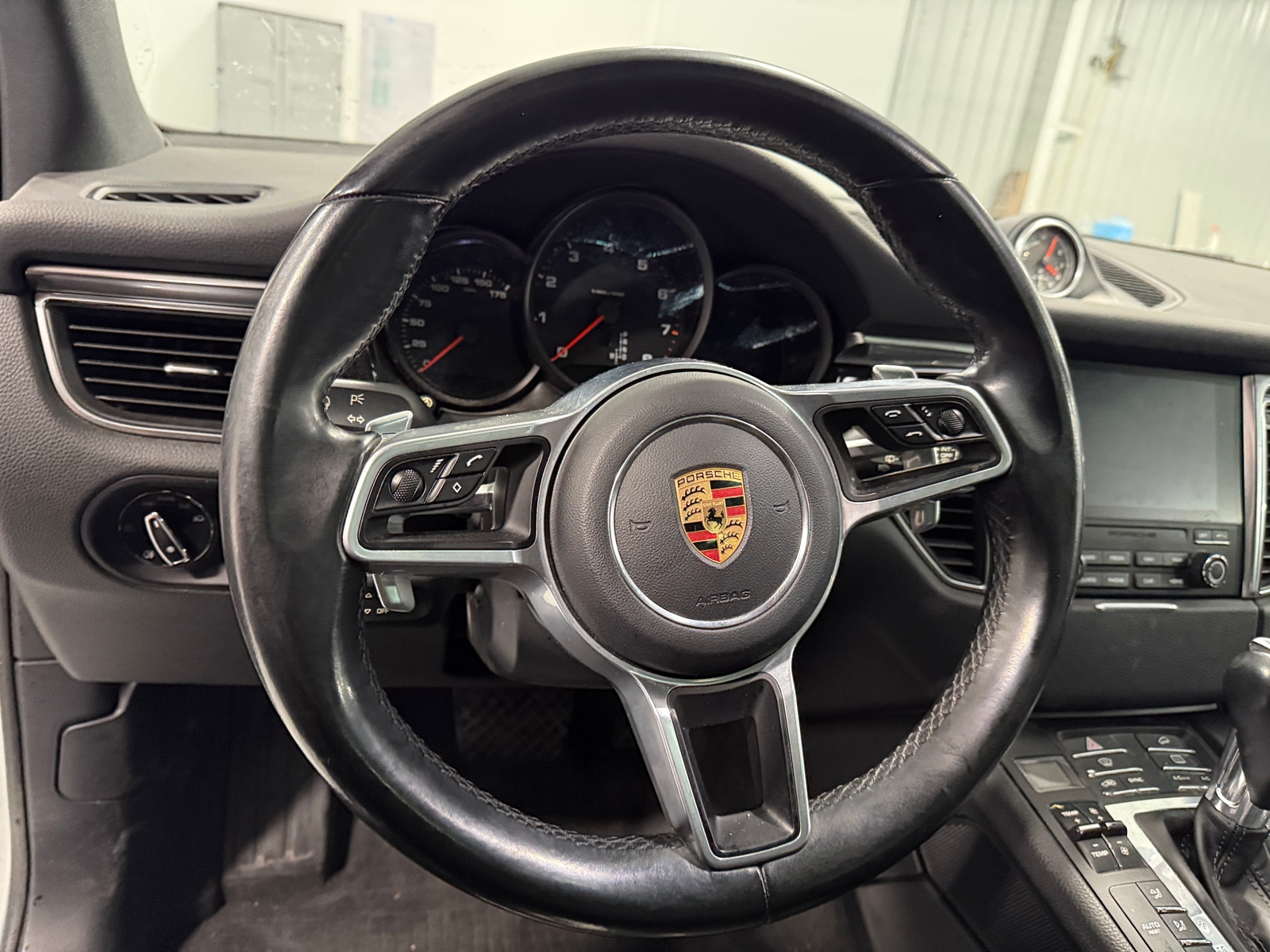 Thumbnail: 2018 Porsche Macan - 4