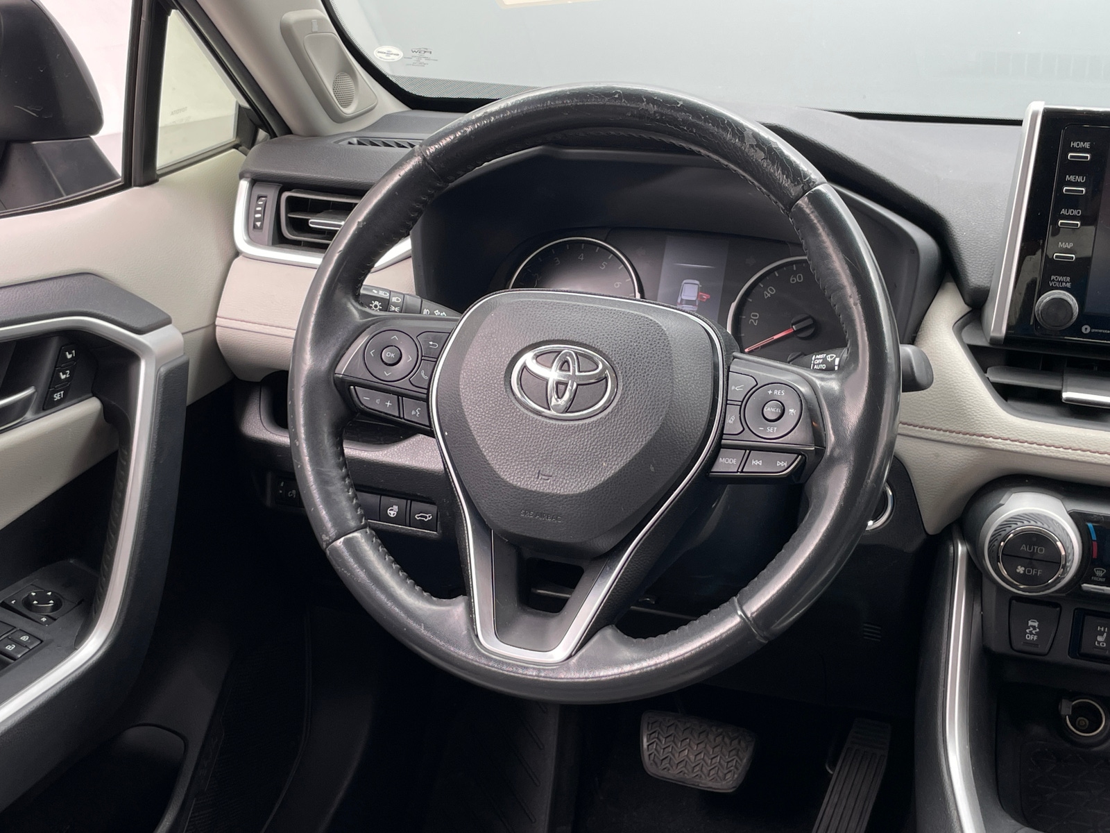 Thumbnail: 2019 Toyota RAV4 - 4