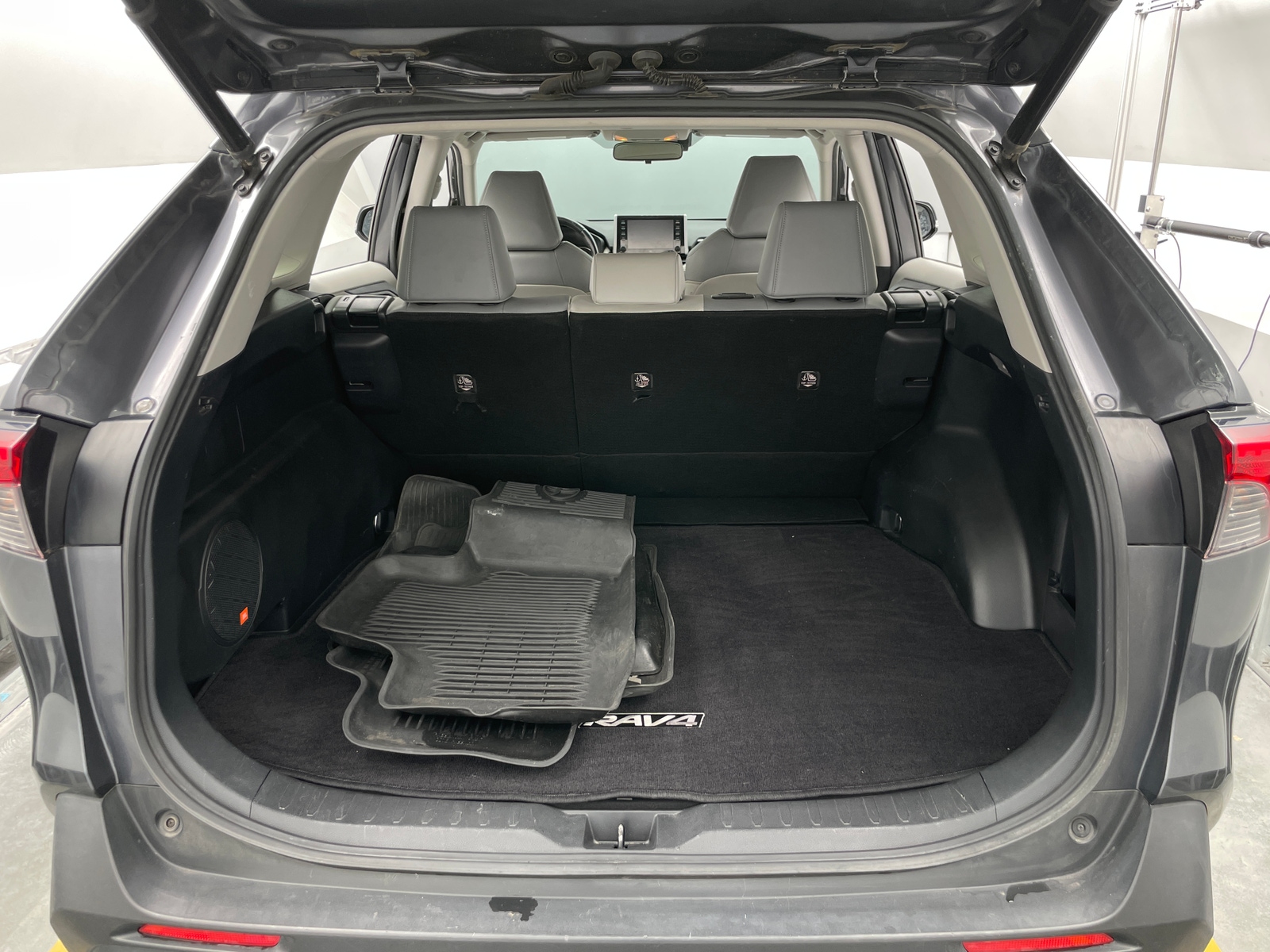 Thumbnail: 2019 Toyota RAV4 - 6