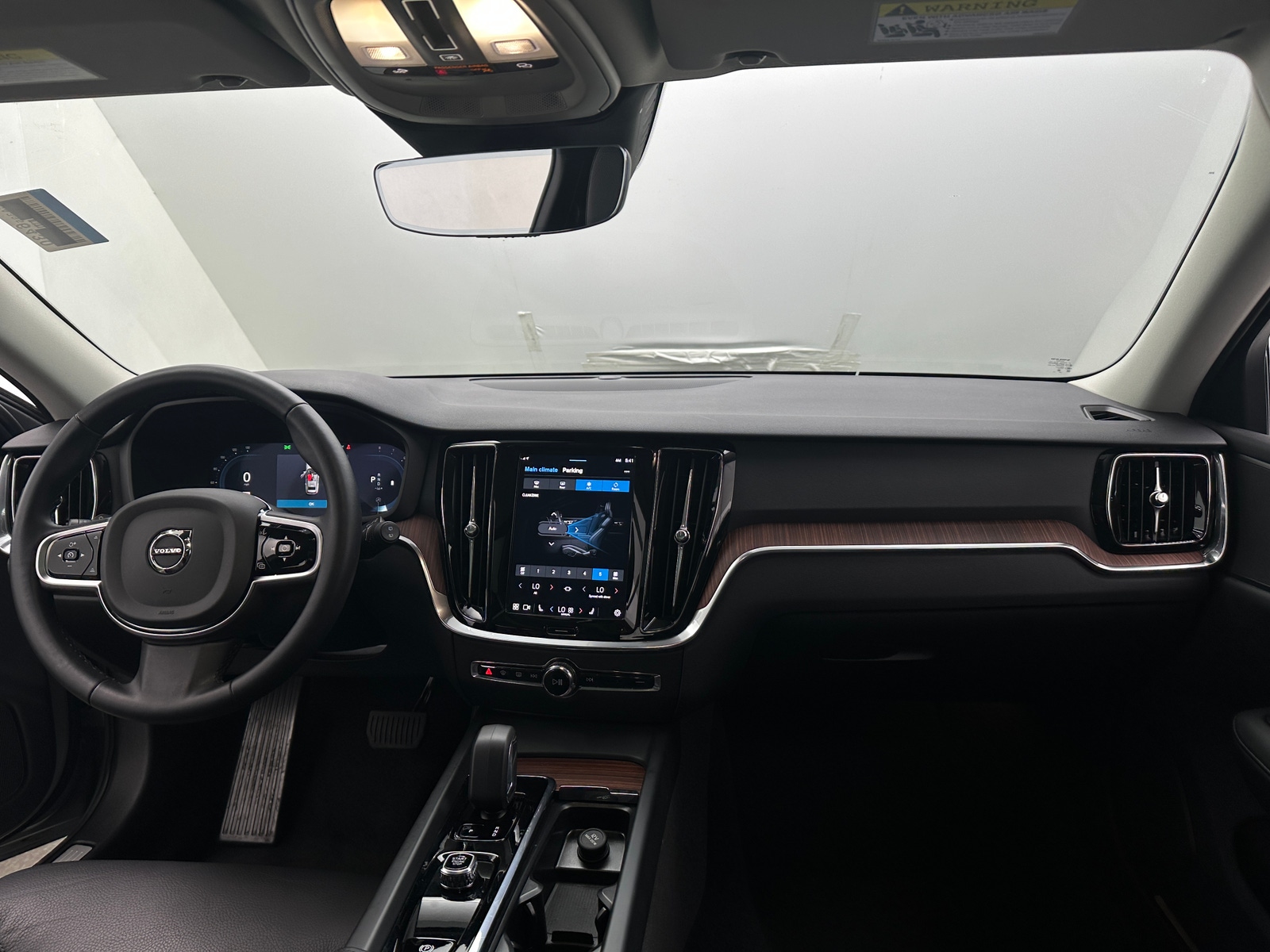 Thumbnail: 2025 Volvo V60 - 2