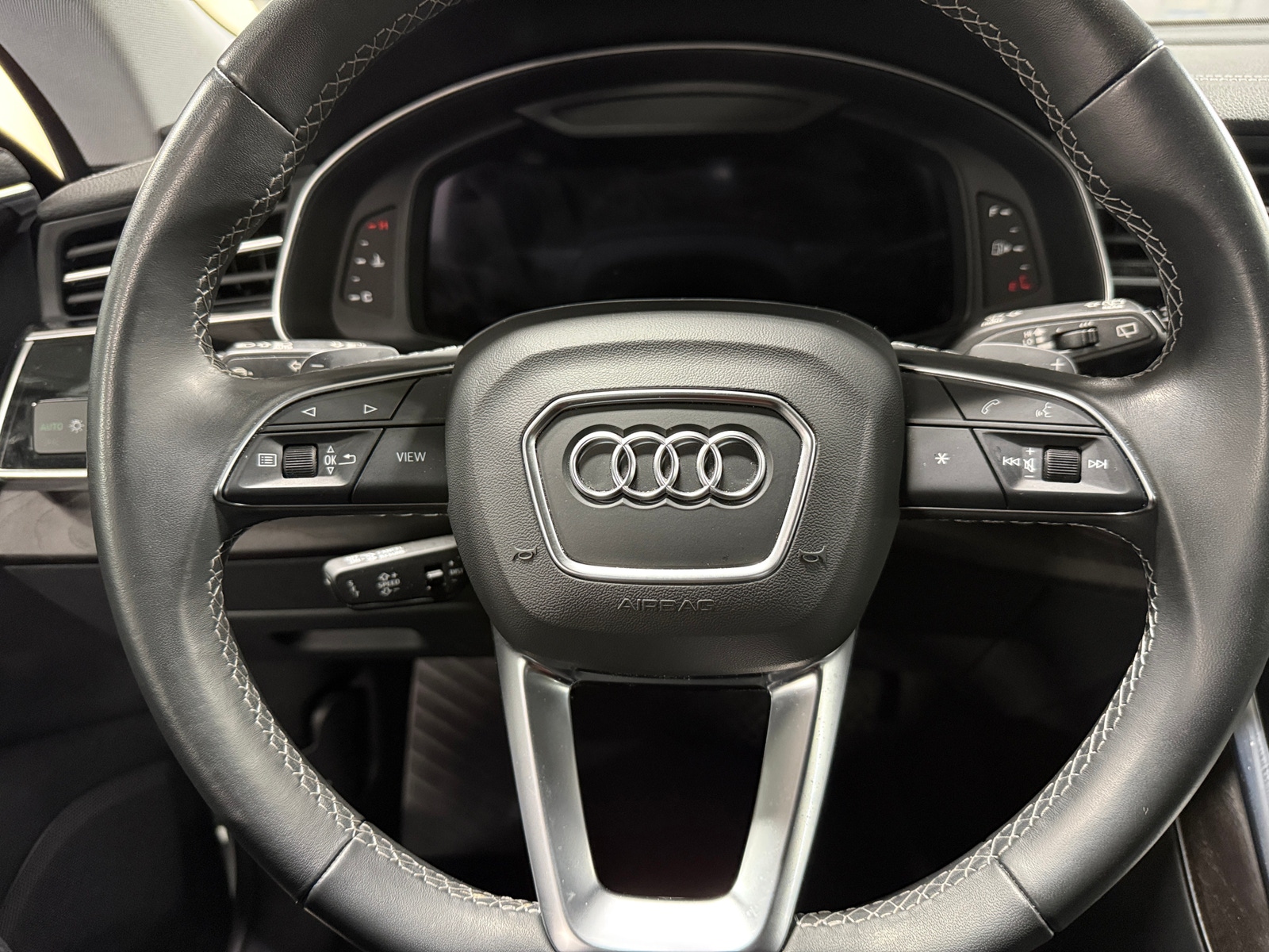 Thumbnail: 2023 Audi Q8 - 4