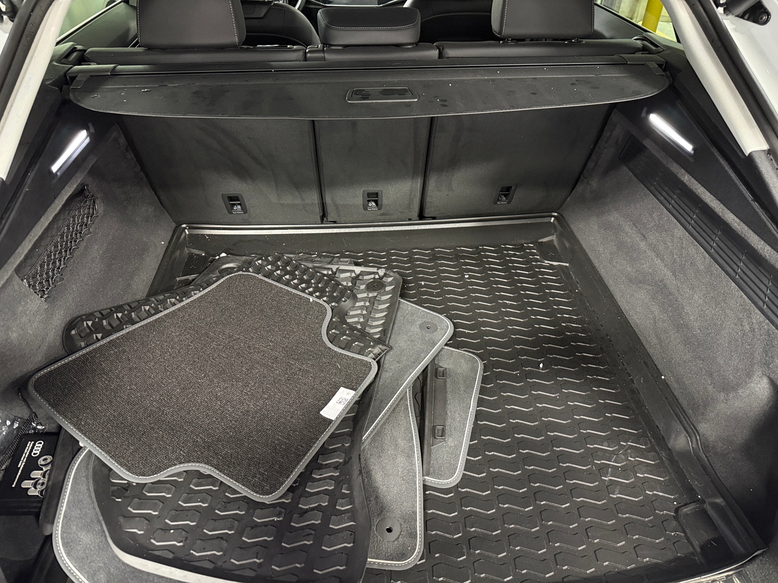 Thumbnail: 2023 Audi Q8 - 6