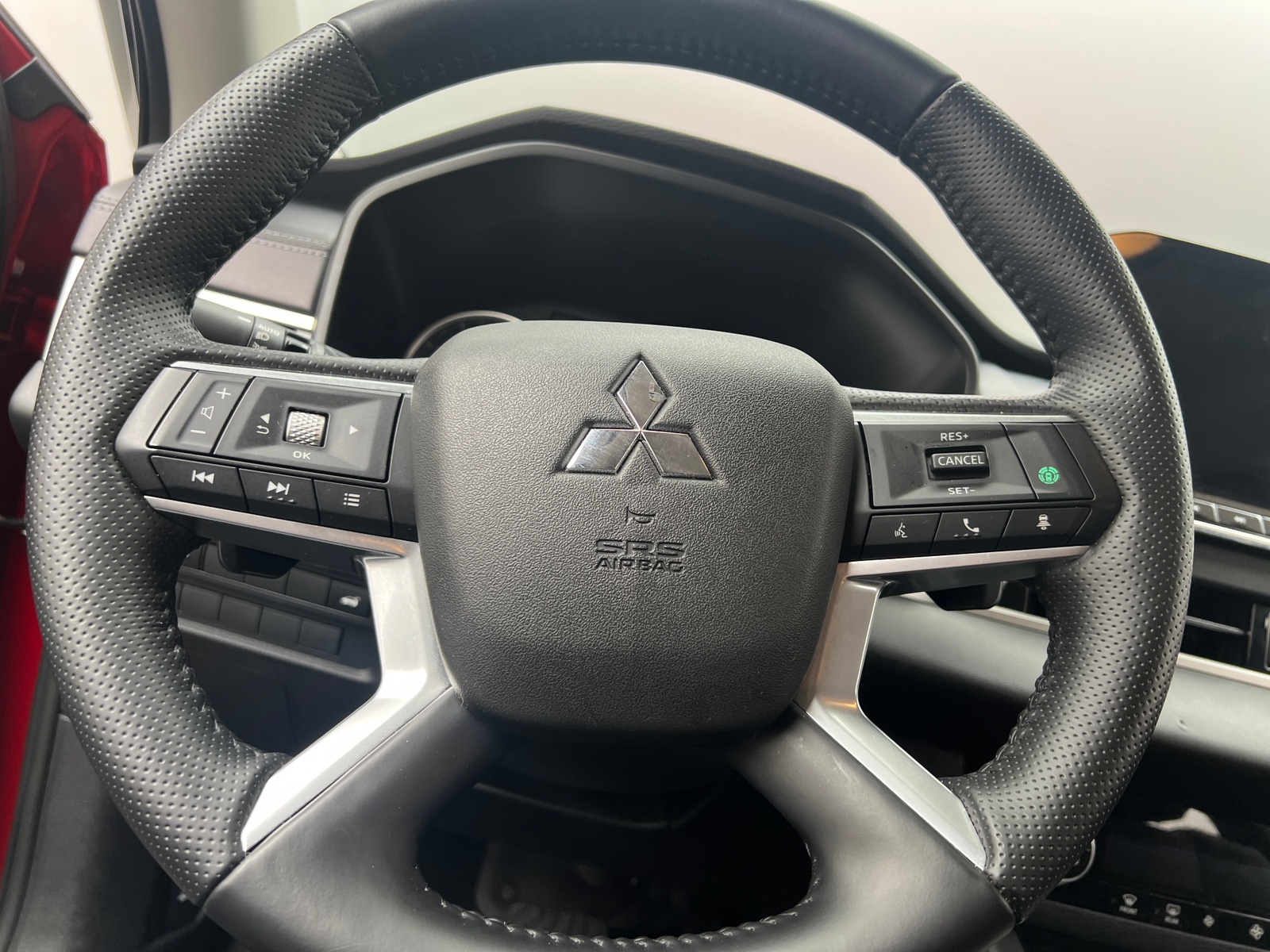 Thumbnail: 2024 Mitsubishi Outlander - 4