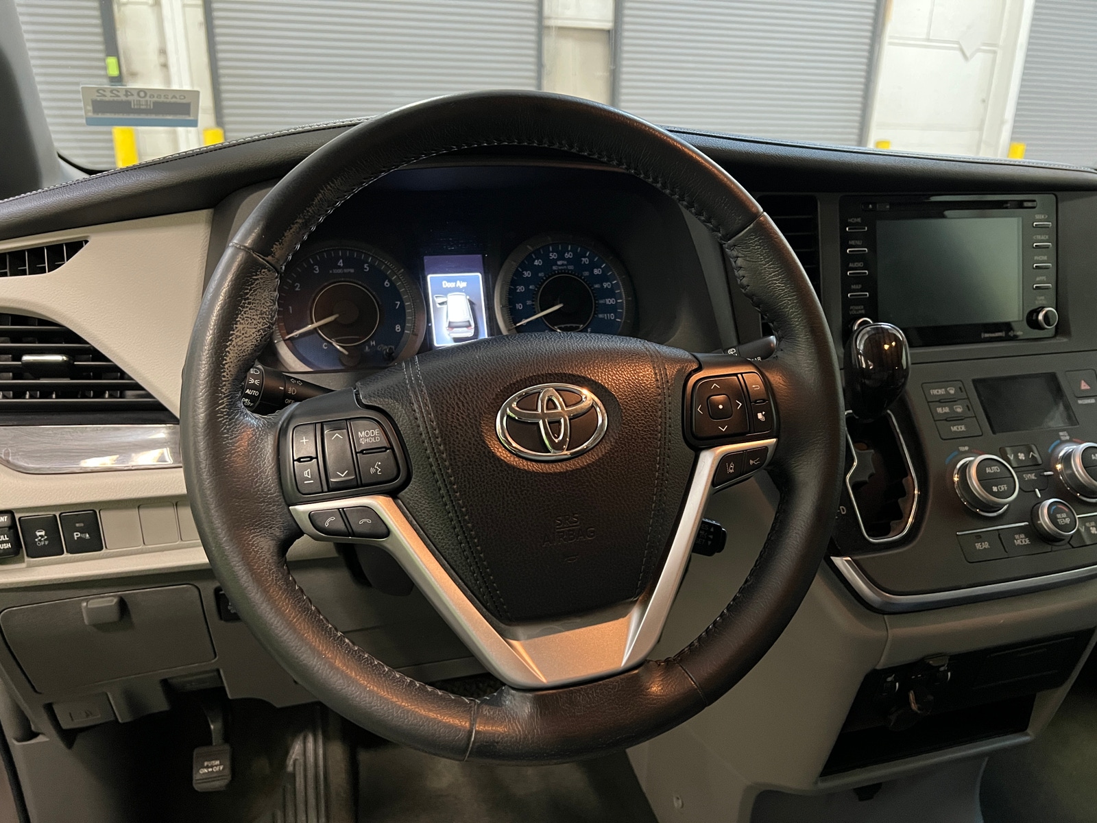 Thumbnail: 2018 Toyota Sienna - 4