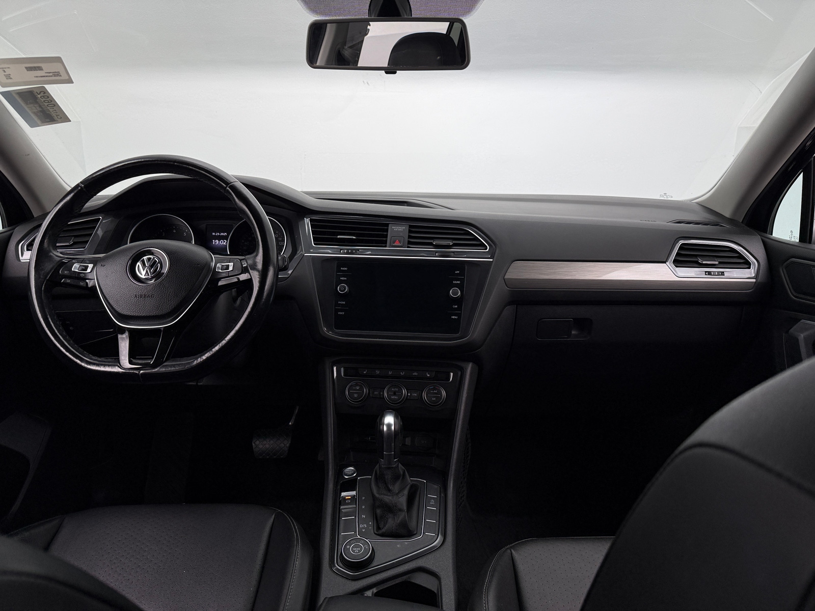 Thumbnail: 2019 Volkswagen Tiguan - 2