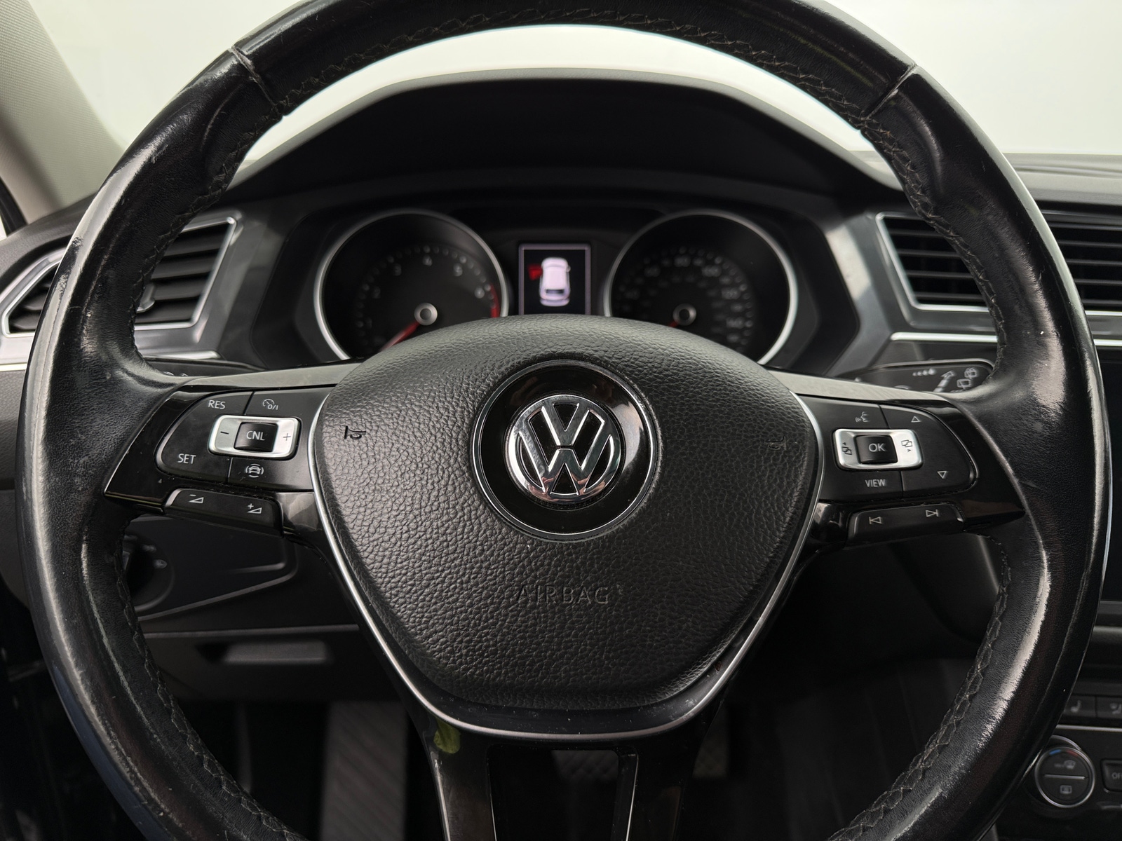 Thumbnail: 2019 Volkswagen Tiguan - 4