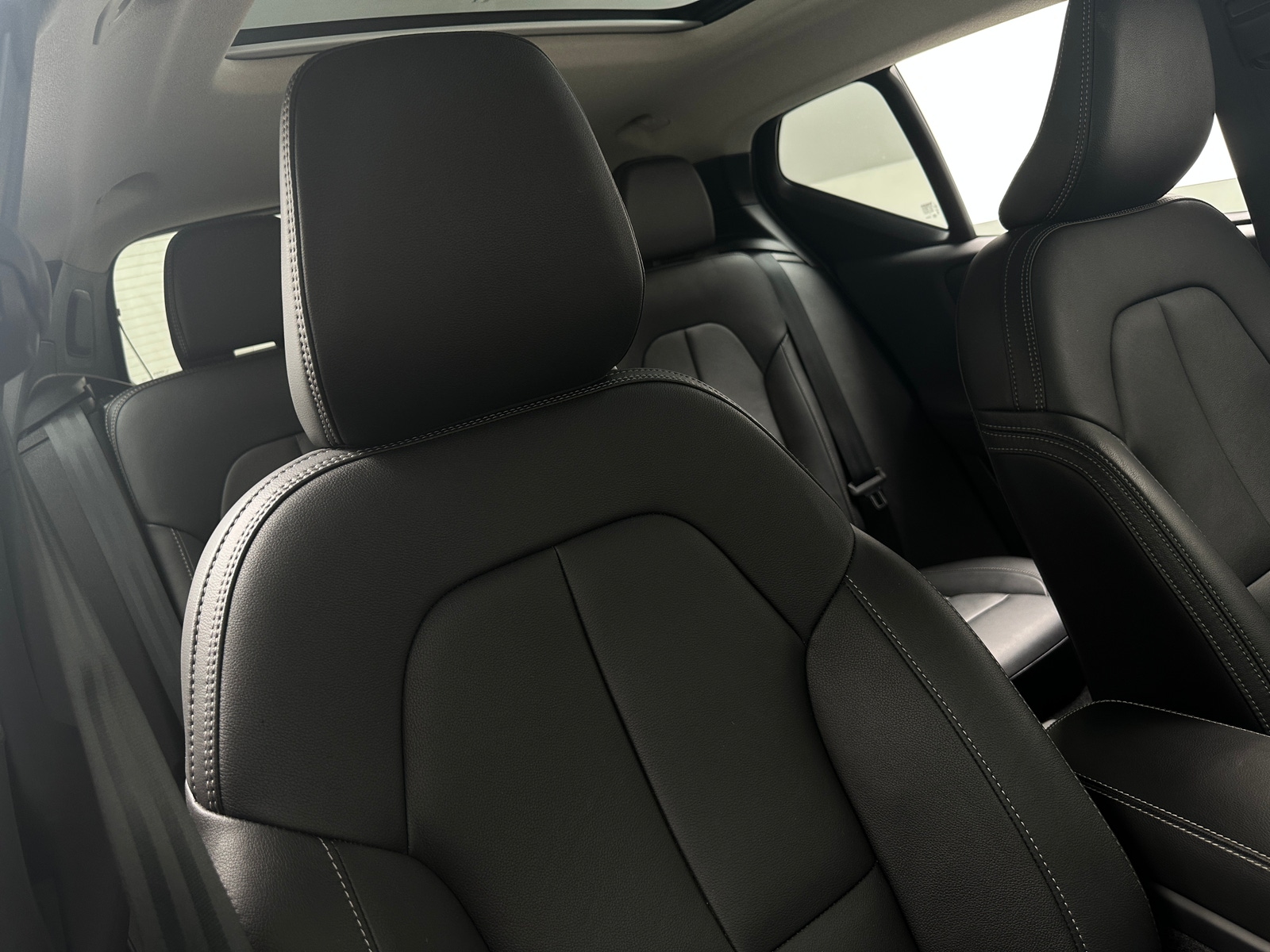 Thumbnail: 2025 Volvo XC40 - 2