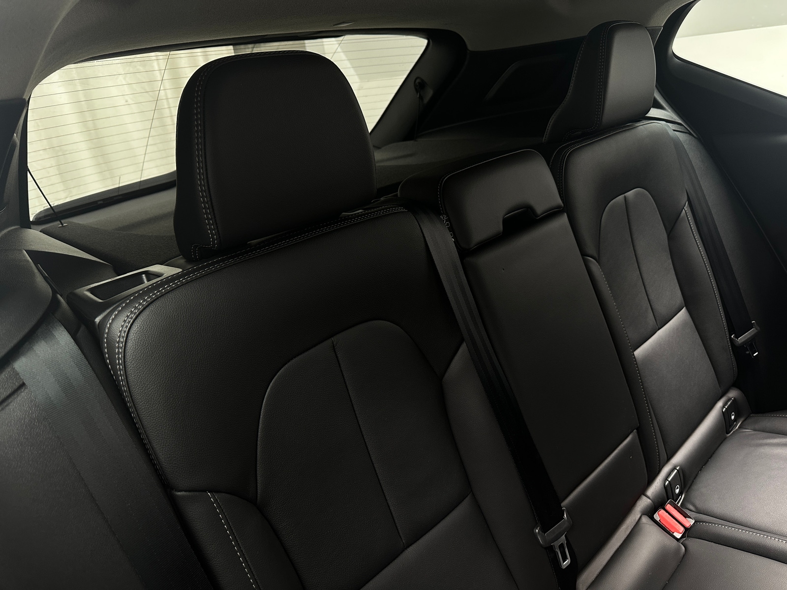 Thumbnail: 2025 Volvo XC40 - 6