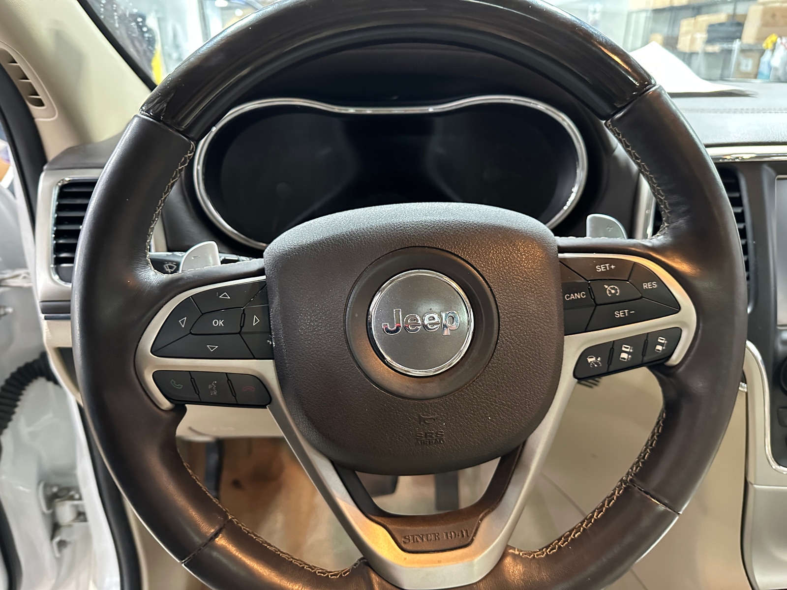 Thumbnail: 2015 Jeep Grand Cherokee - 5