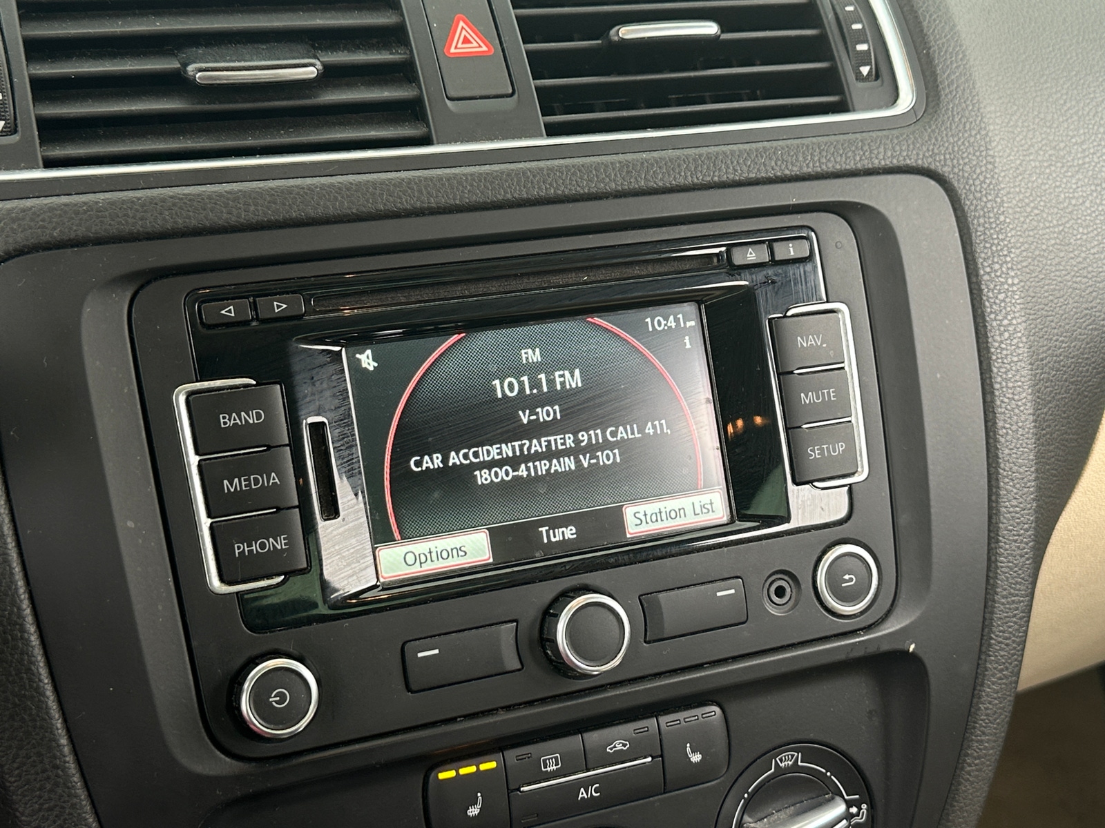 Thumbnail: 2013 Volkswagen Jetta - 3