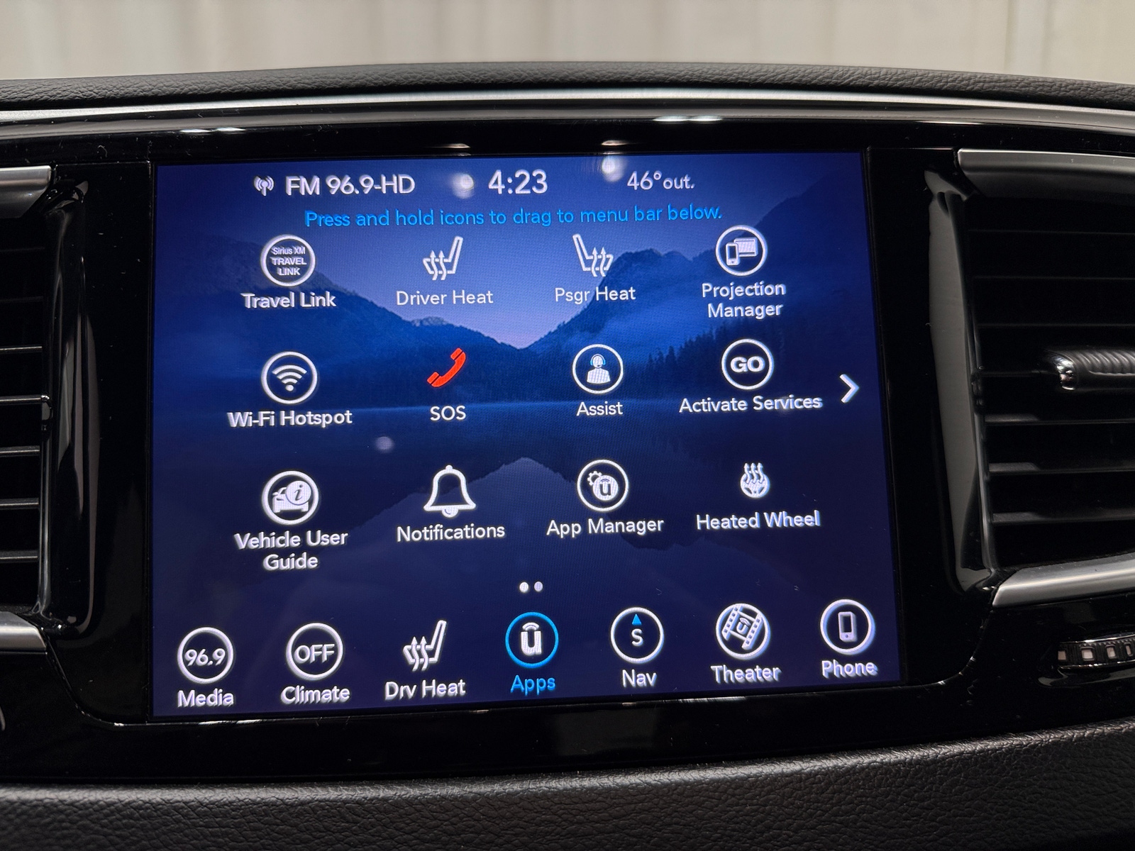 Thumbnail: 2019 Chrysler Pacifica - 3