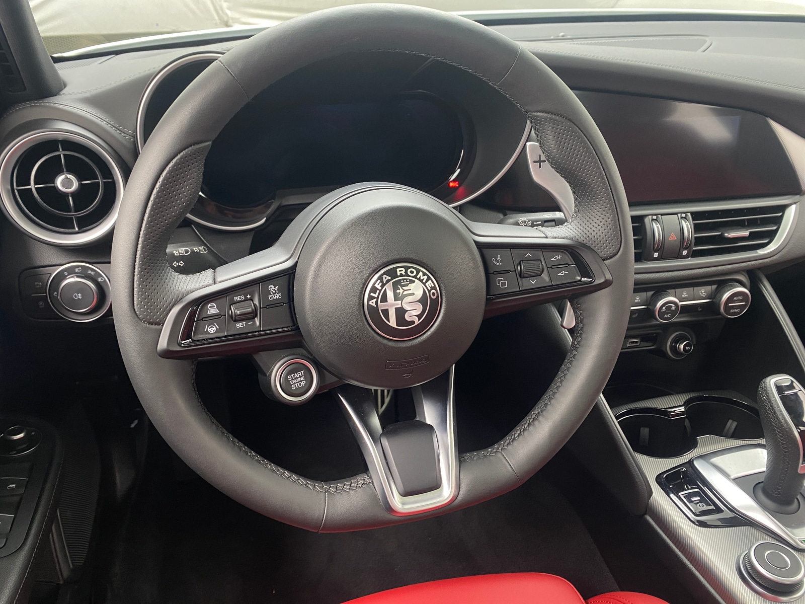 Thumbnail: 2025 Alfa Romeo Giulia - 4