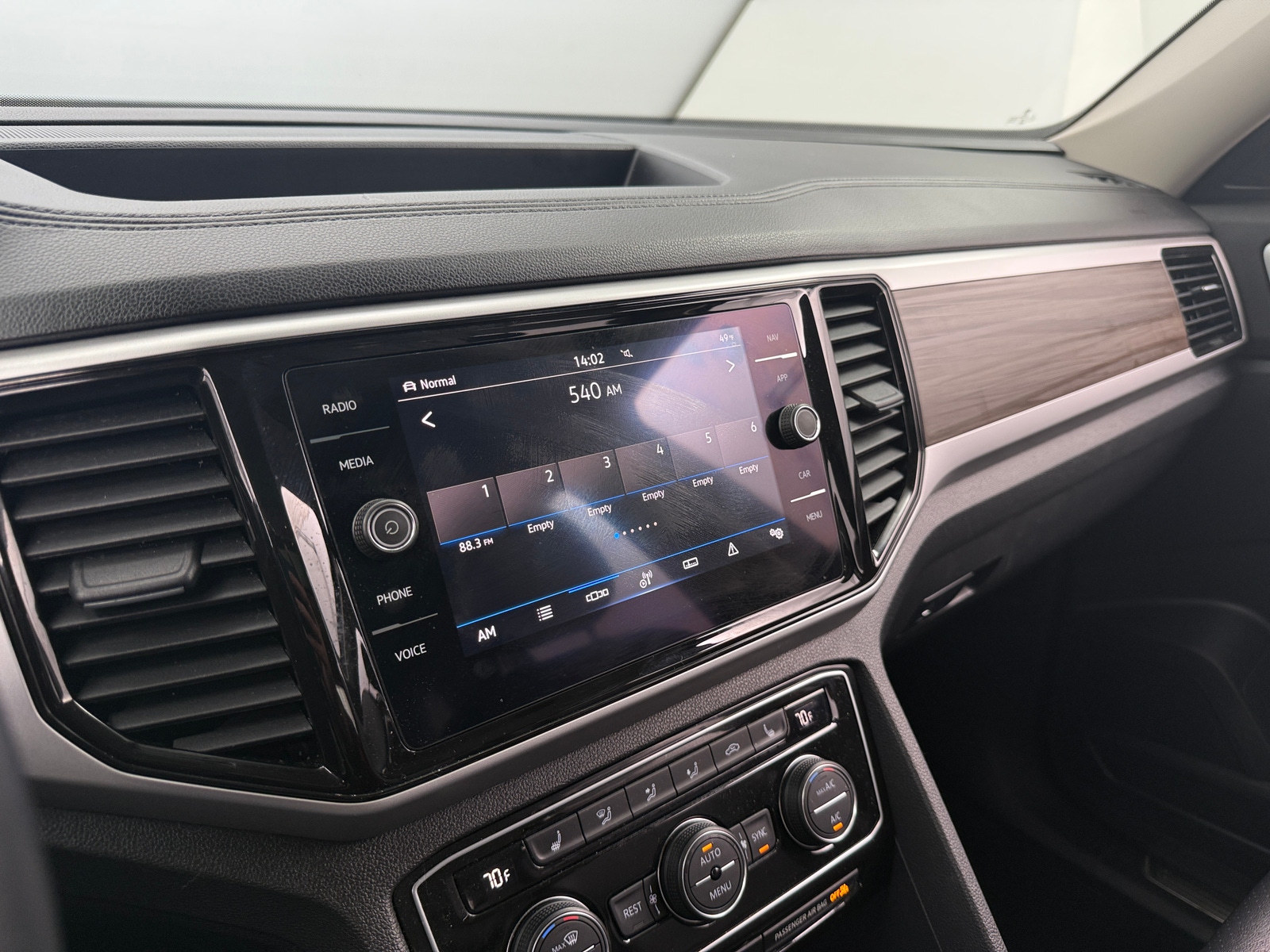 Thumbnail: 2022 Volkswagen Atlas - 3