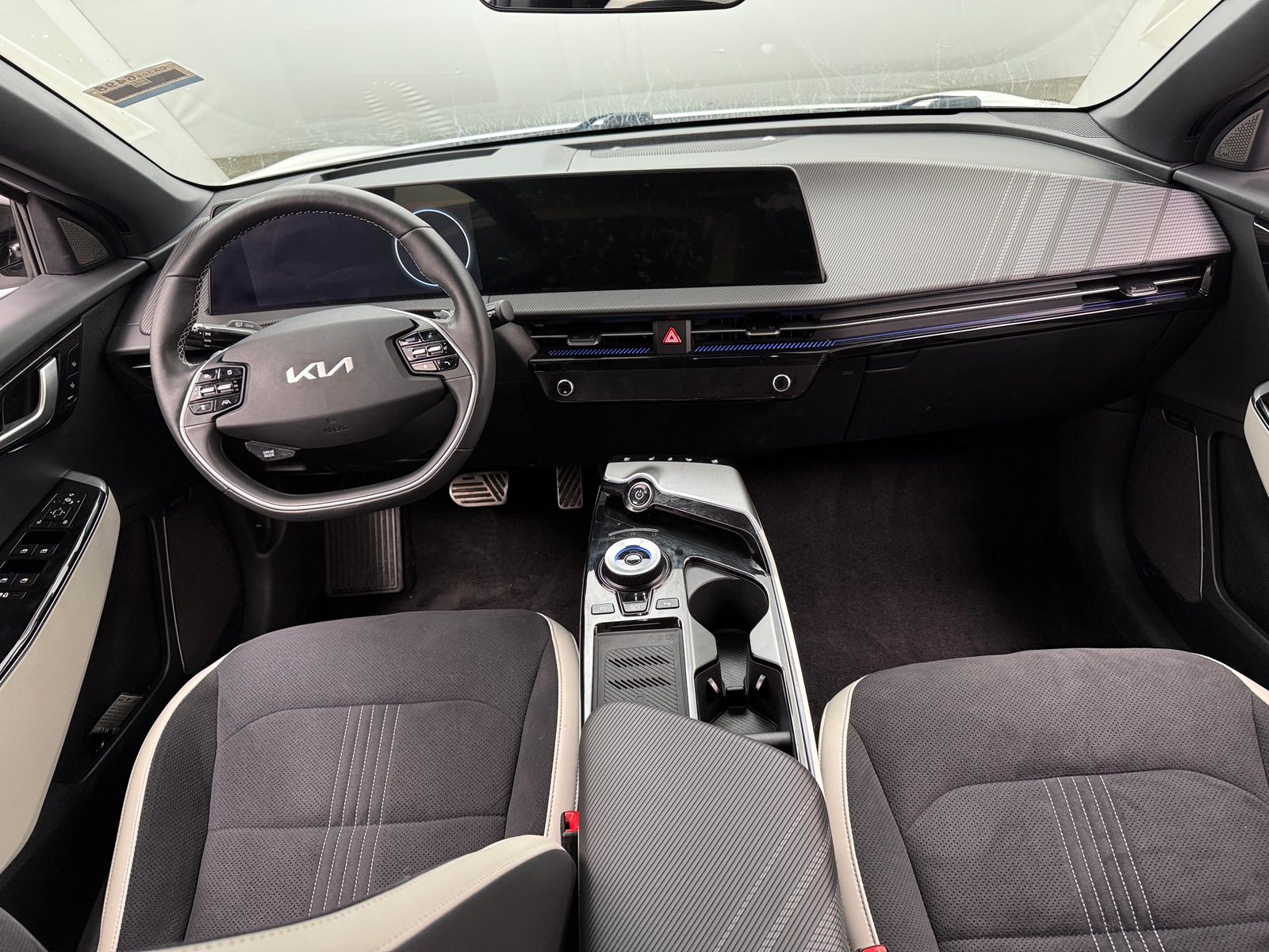 Thumbnail: 2023 Kia EV6 - 2