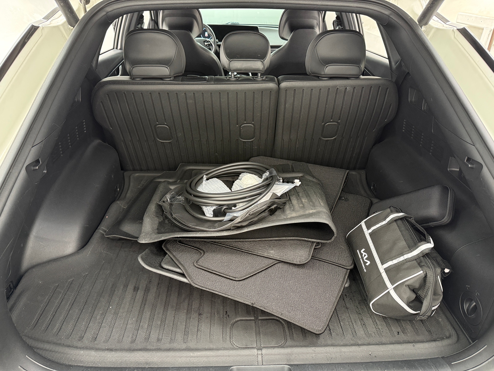 Thumbnail: 2023 Kia EV6 - 6