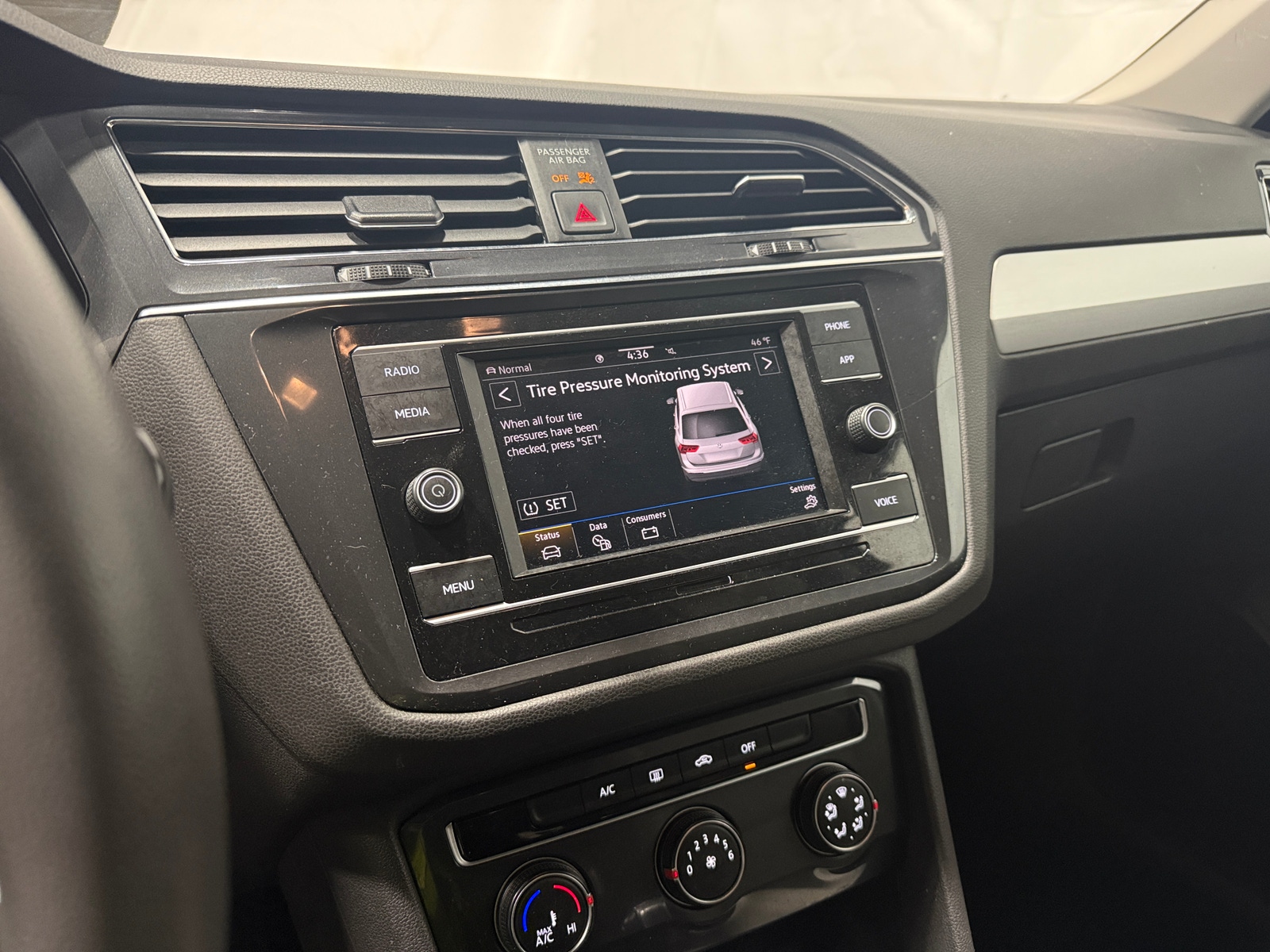 Thumbnail: 2020 Volkswagen Tiguan - 4