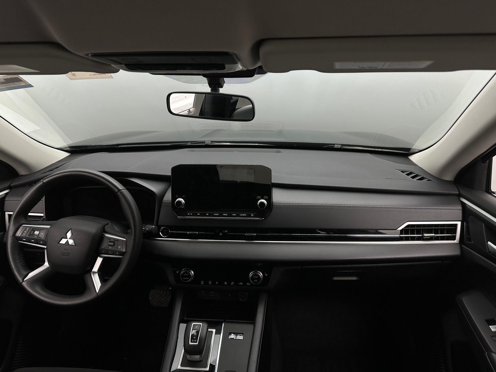 Thumbnail: 2023 Mitsubishi Outlander - 2