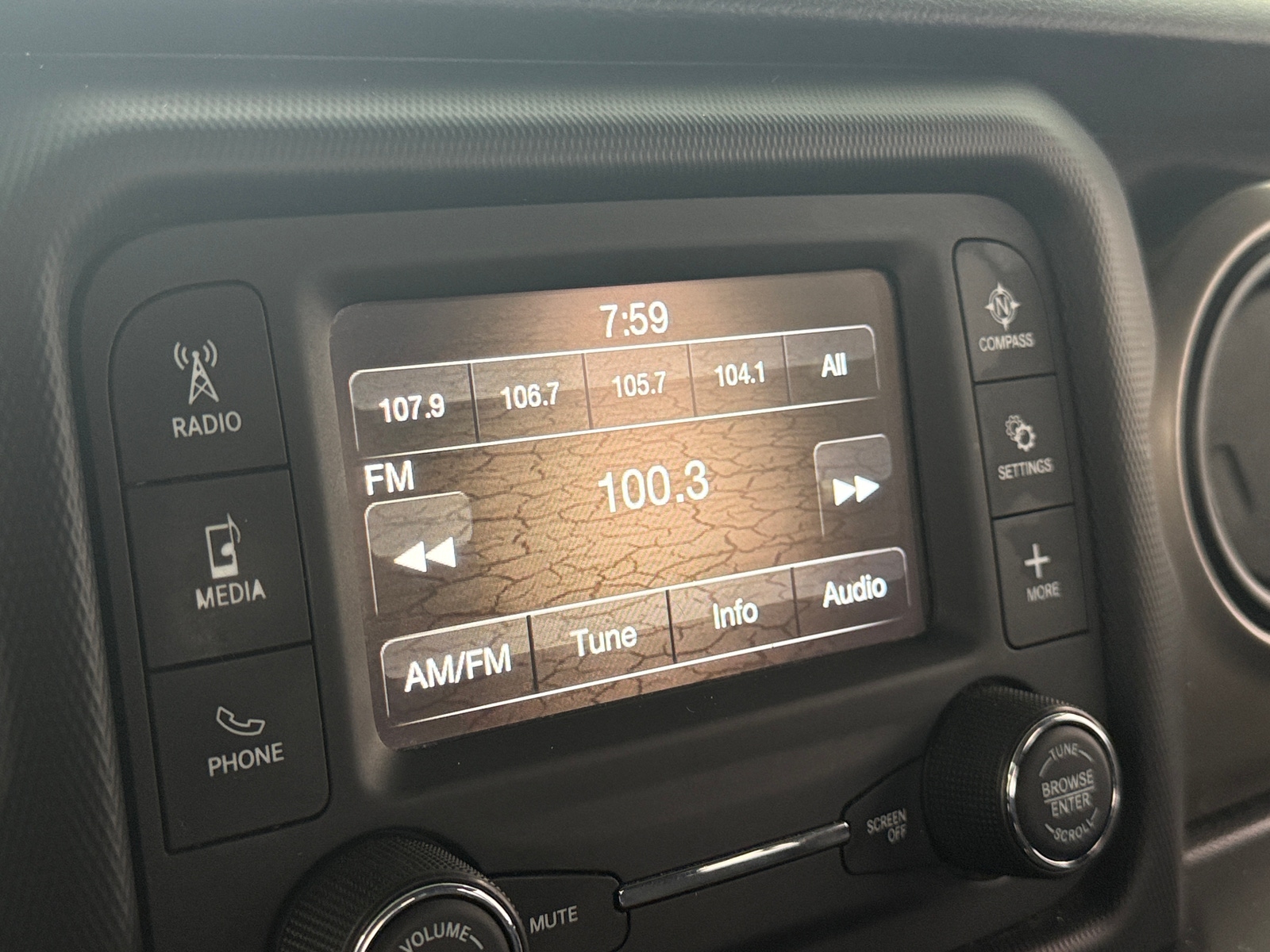 Thumbnail: 2021 Jeep Gladiator - 4