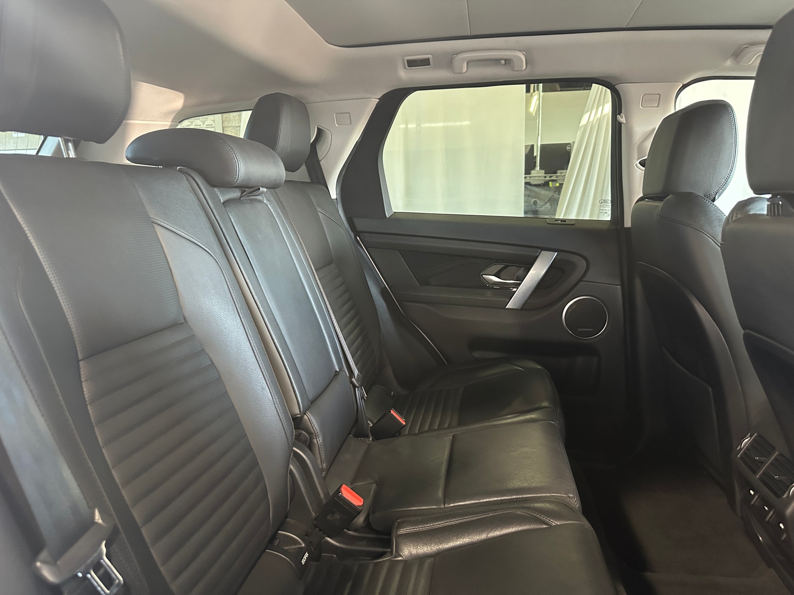 Thumbnail: 2020 Land Rover Discovery Sport - 5