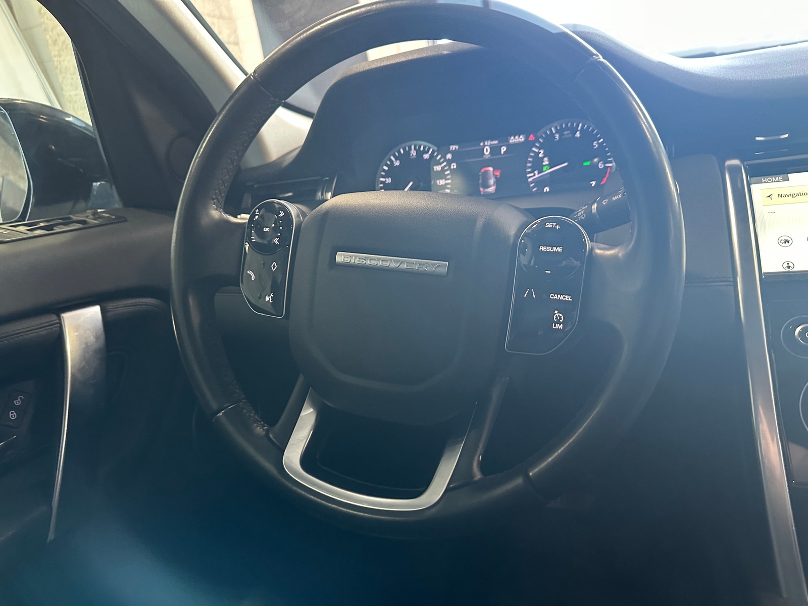 Thumbnail: 2020 Land Rover Discovery Sport - 4