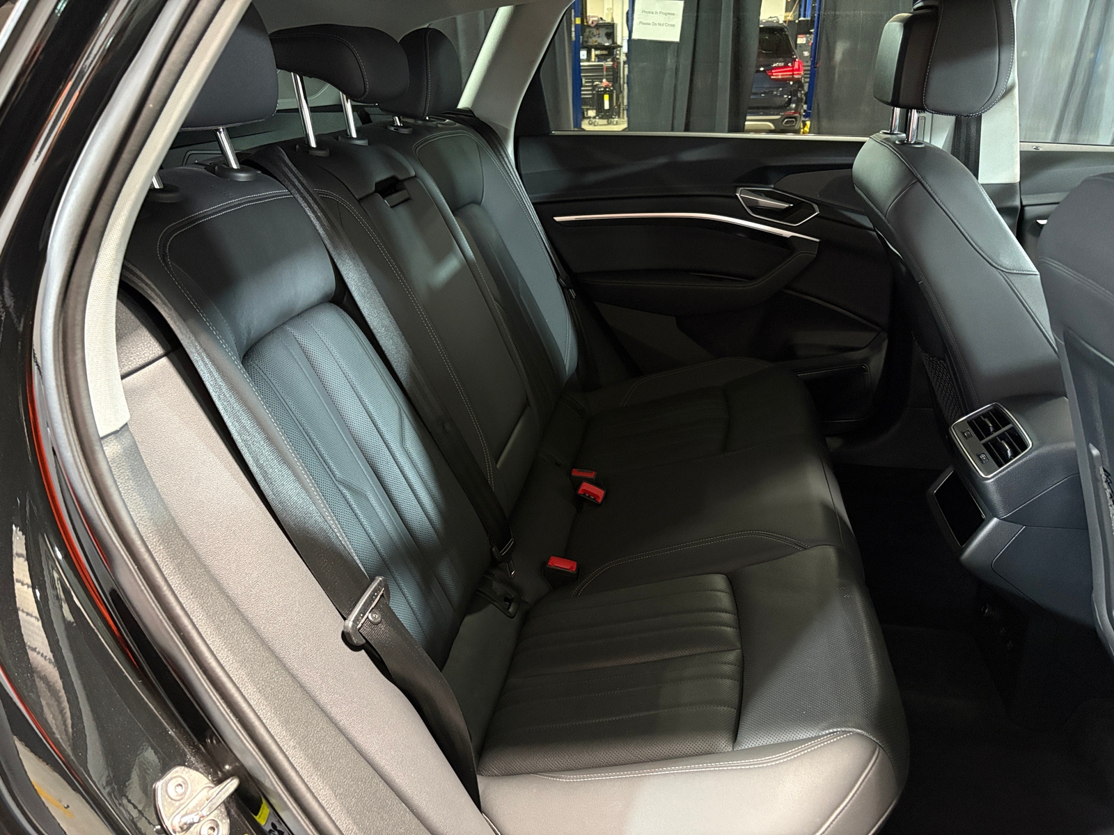 Thumbnail: 2021 Audi e-tron - 5