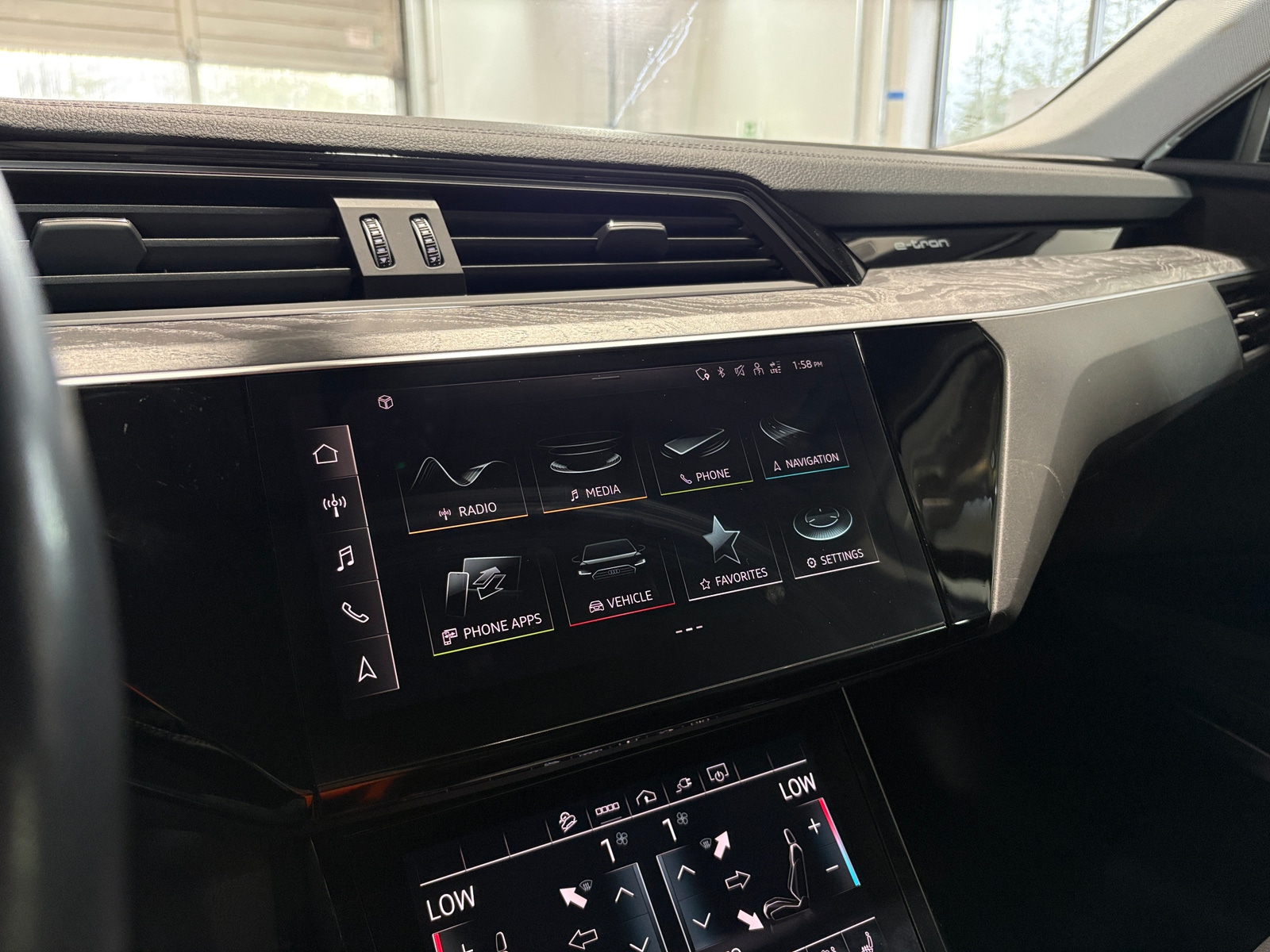 Thumbnail: 2021 Audi e-tron - 3