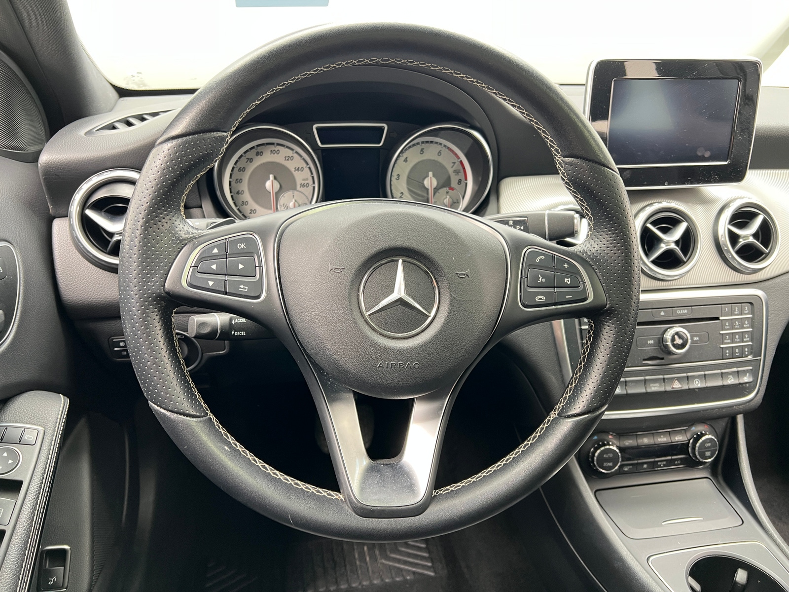 Thumbnail: 2017 Mercedes-Benz GLA - 4