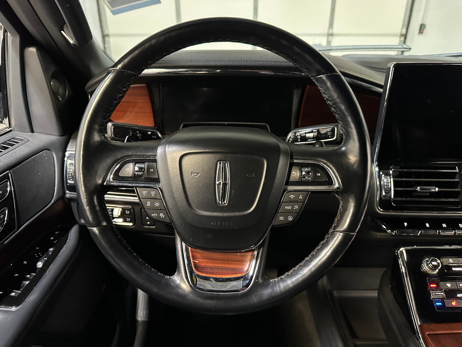 Thumbnail: 2023 Lincoln Navigator - 4