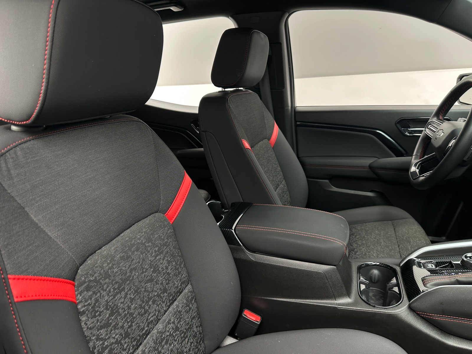 Thumbnail: 2023 Chevrolet Colorado - 2