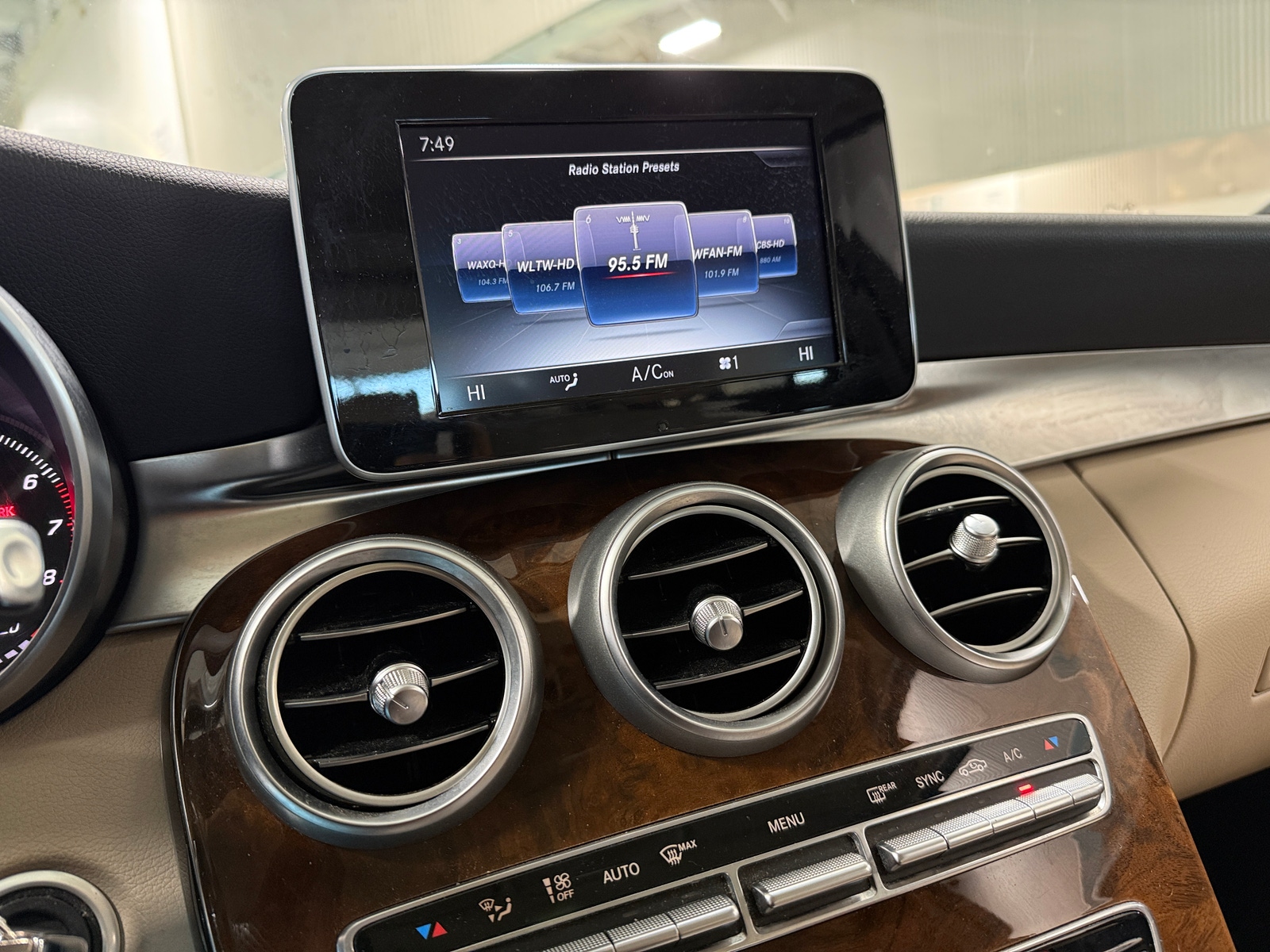 Thumbnail: 2016 Mercedes-Benz C-Class - 3