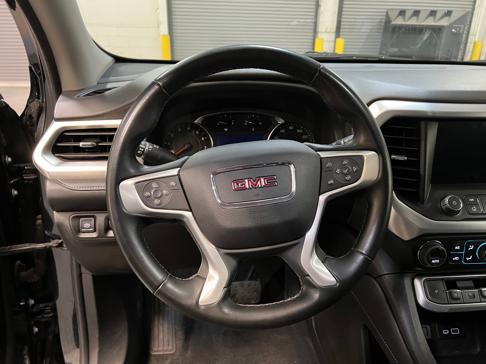 Thumbnail: 2023 GMC Acadia - 4