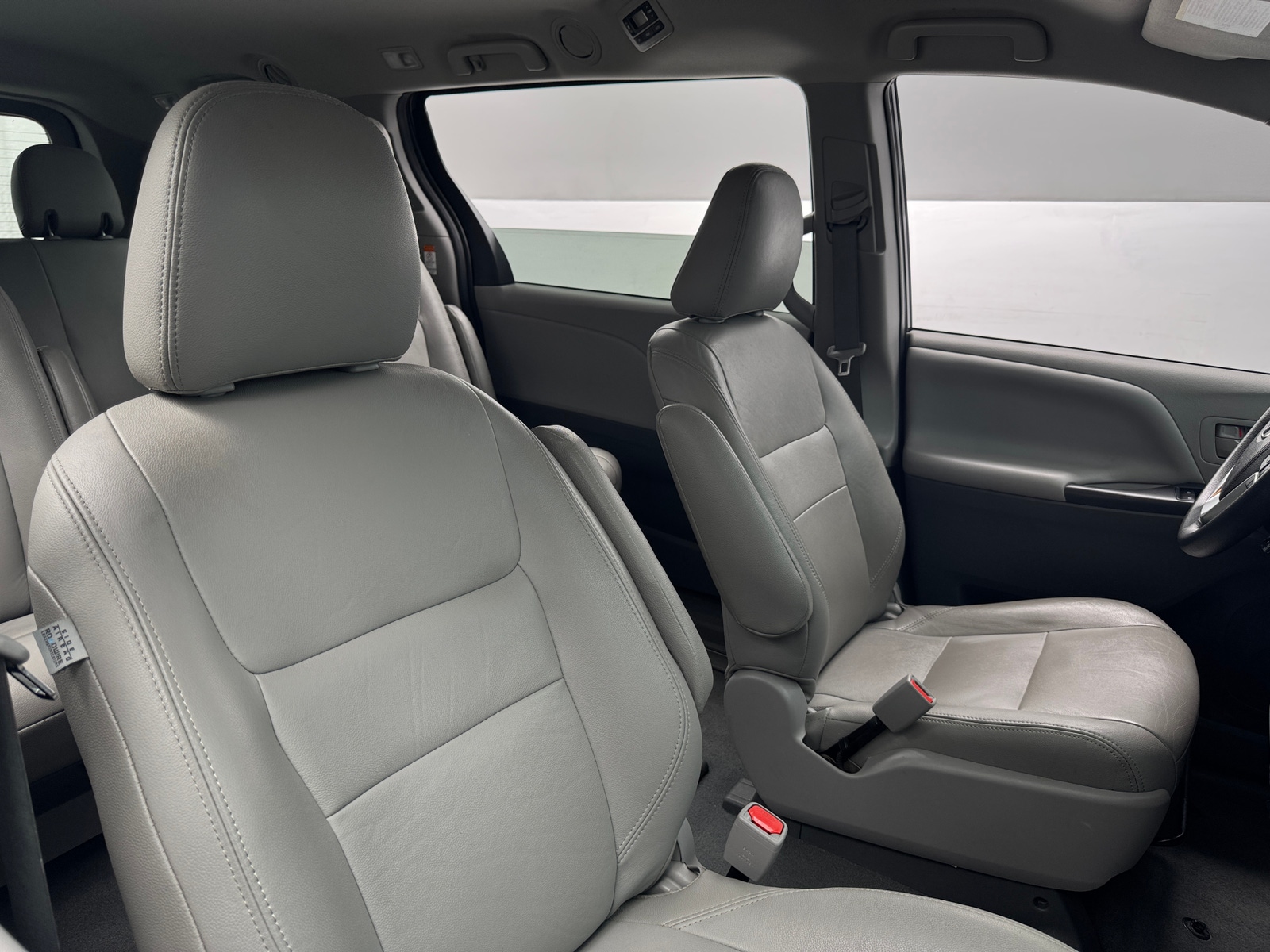 Thumbnail: 2020 Toyota Sienna - 2