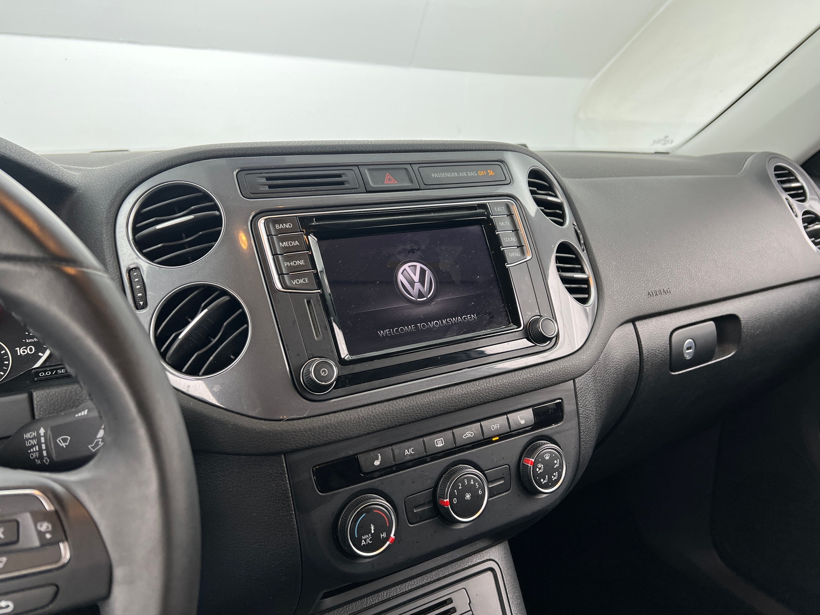 Thumbnail: 2017 Volkswagen Tiguan - 3