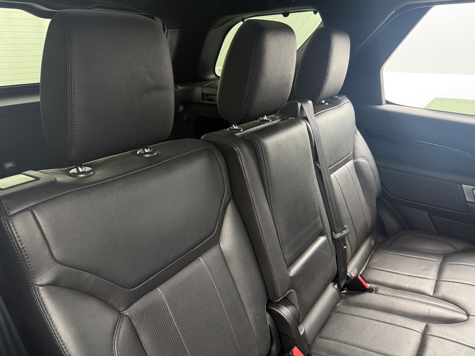 Thumbnail: 2018 Land Rover Discovery - 6