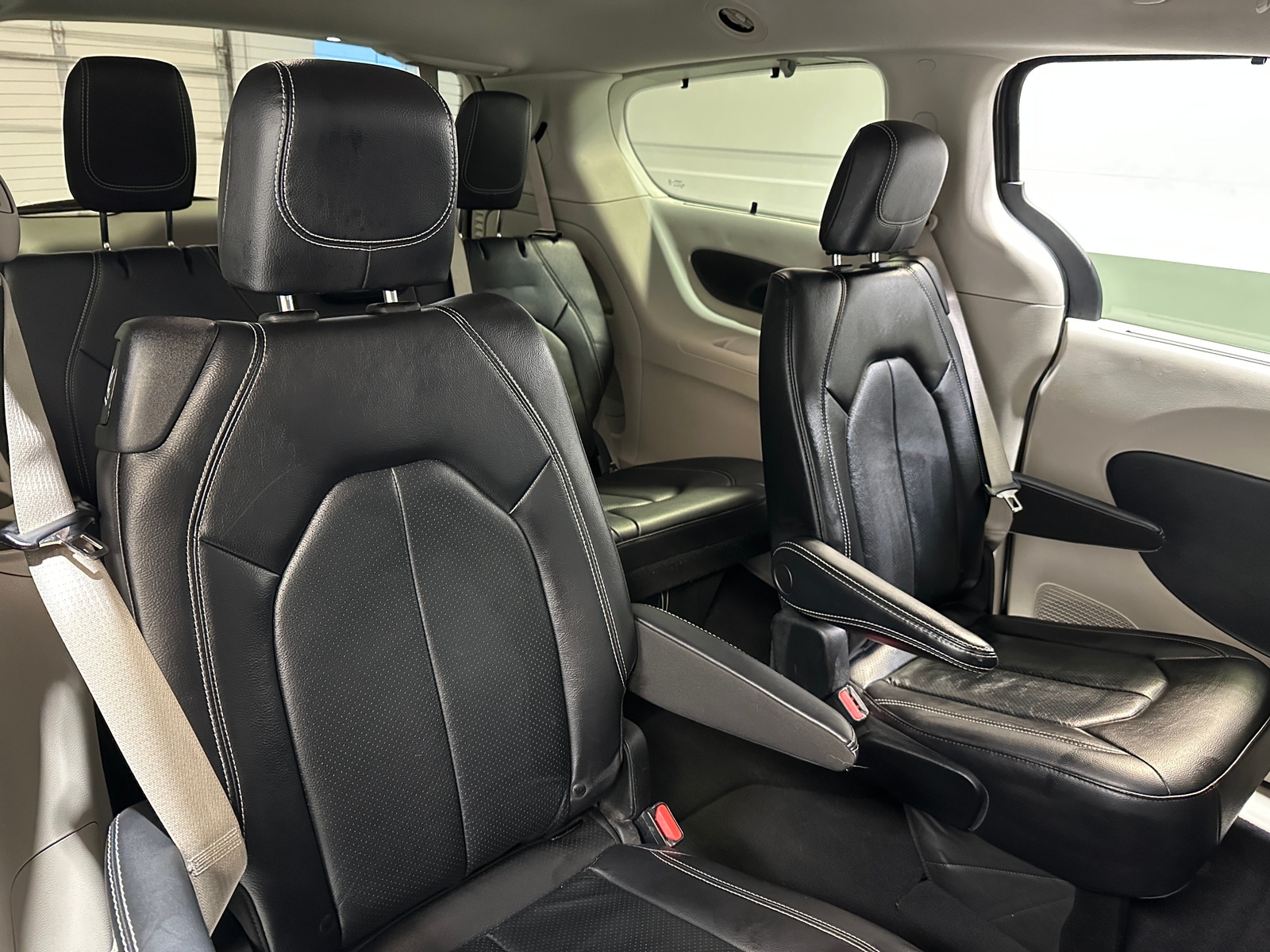 Thumbnail: 2022 Chrysler Pacifica - 5