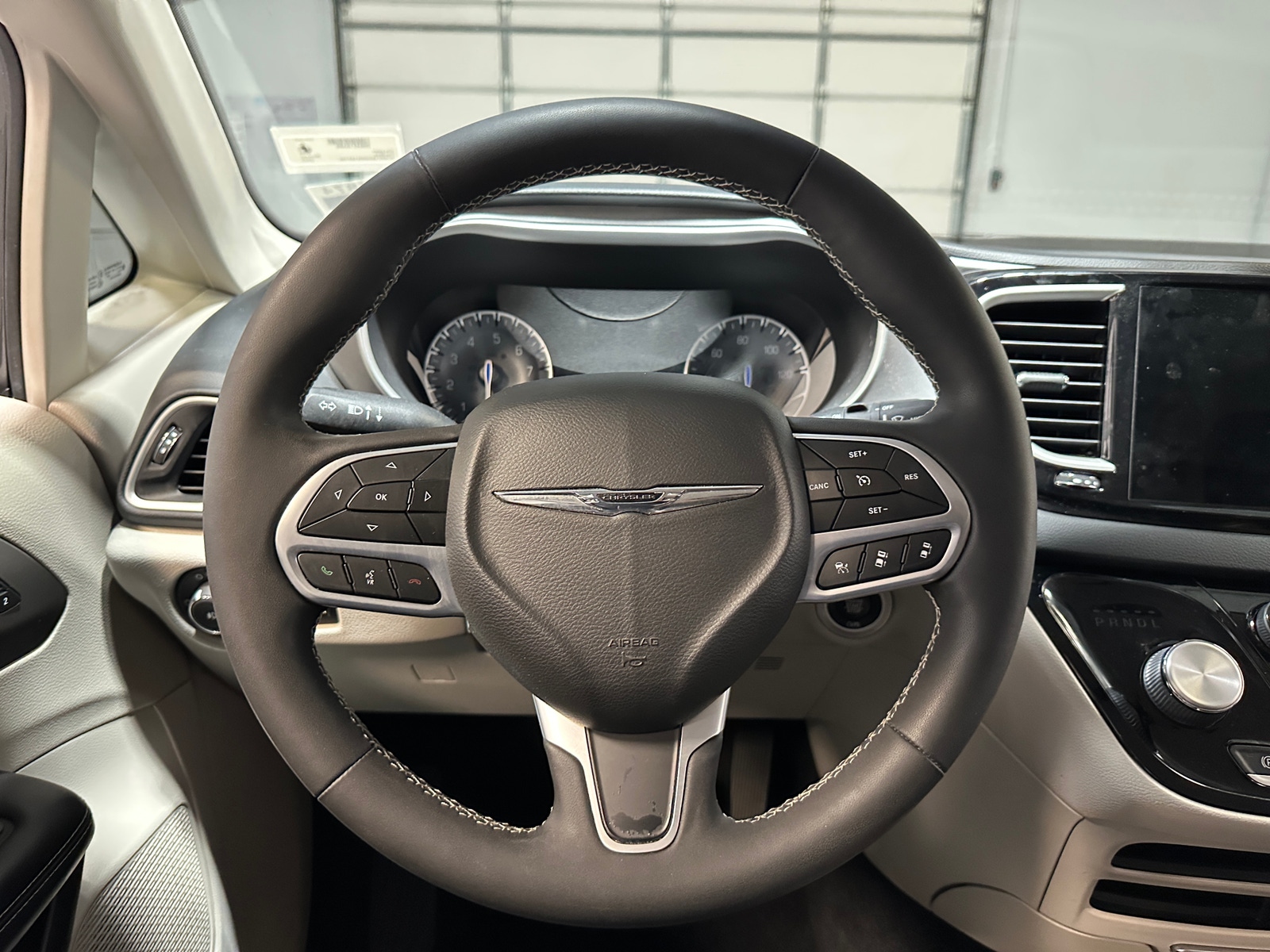 Thumbnail: 2022 Chrysler Pacifica - 4