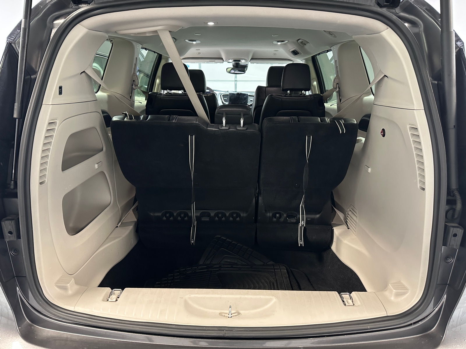 Thumbnail: 2022 Chrysler Pacifica - 6