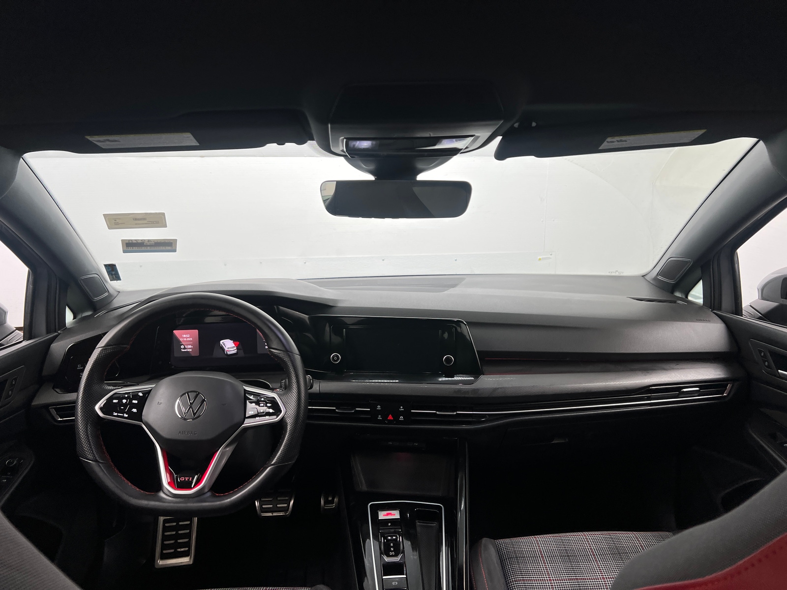 Thumbnail: 2023 Volkswagen Golf - 3