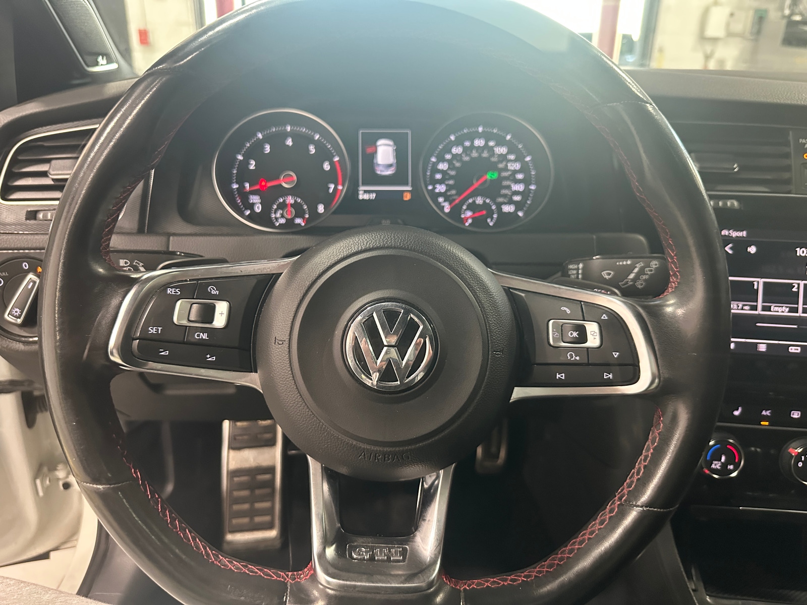 Thumbnail: 2016 Volkswagen Golf - 4