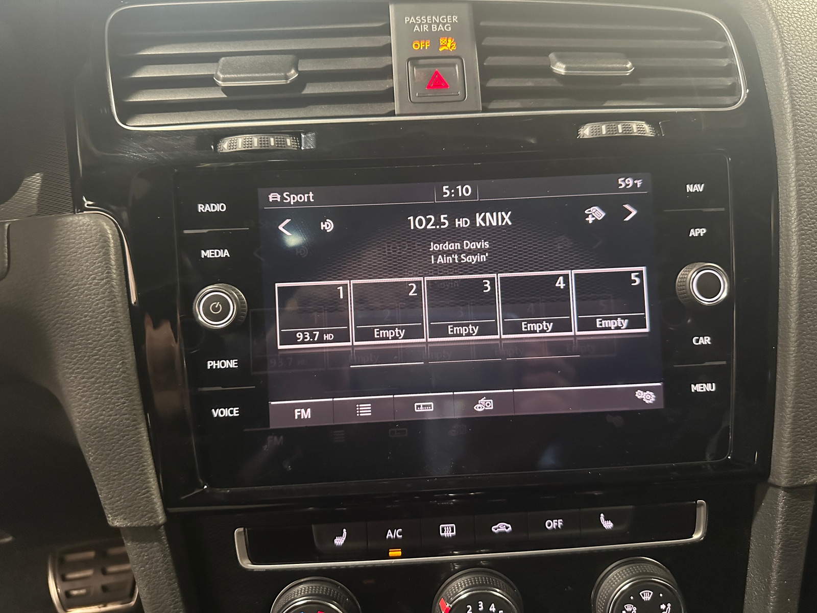 Thumbnail: 2016 Volkswagen Golf - 3