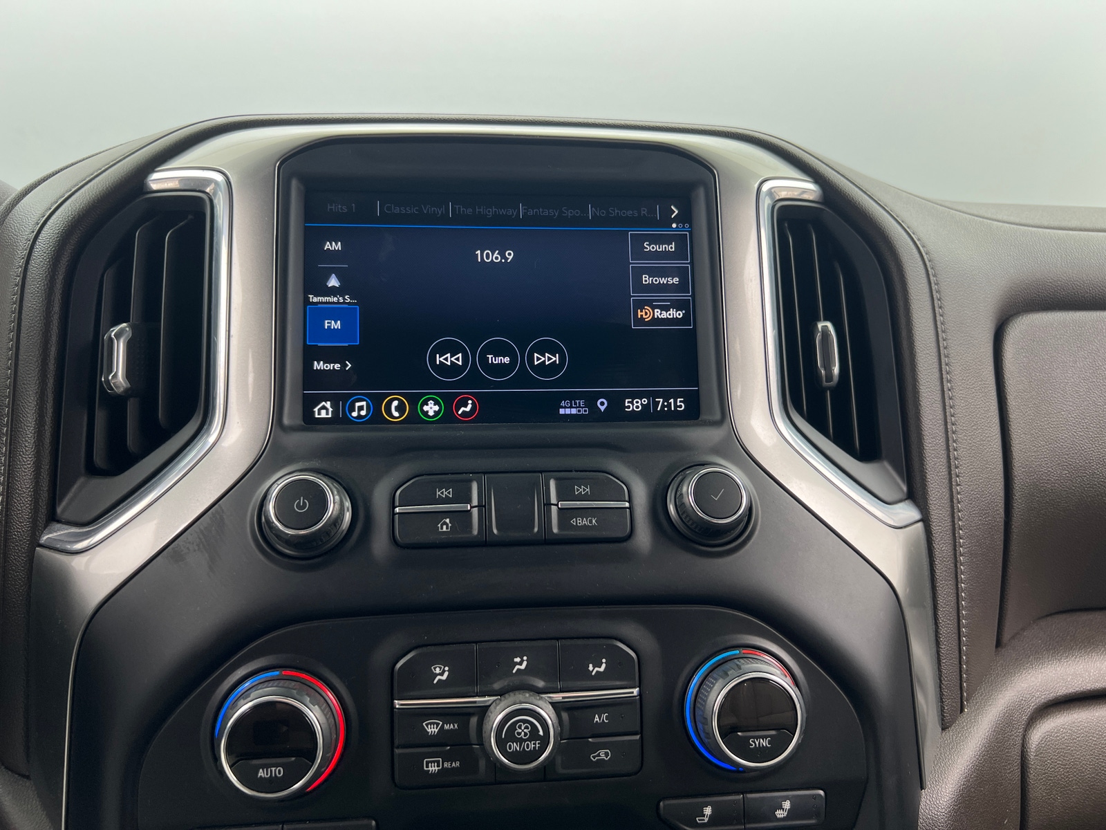 Thumbnail: 2019 Chevrolet Silverado 1500 - 4