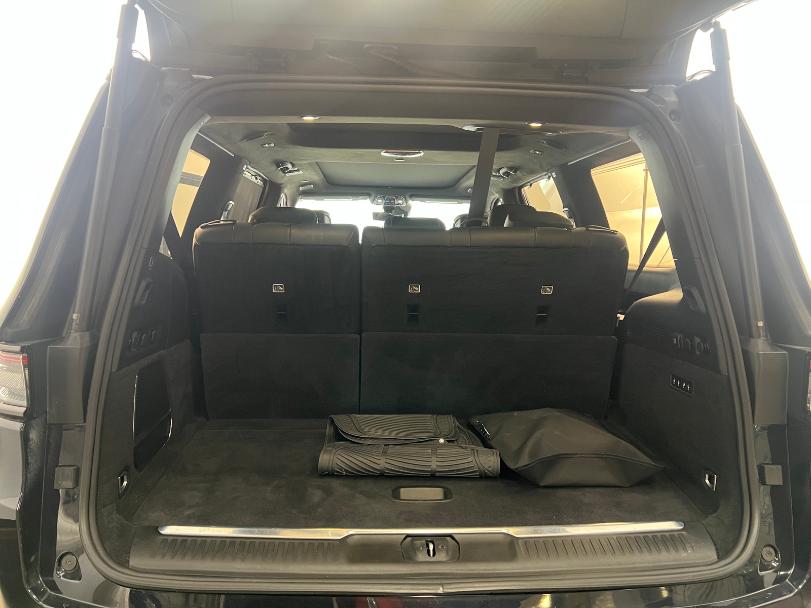 Thumbnail: 2023 Jeep Grand Wagoneer - 6