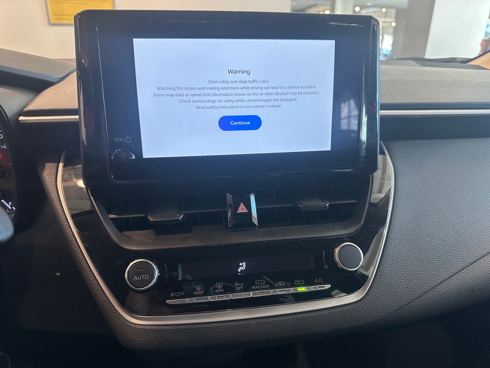 Thumbnail: 2025 Toyota Corolla - 4