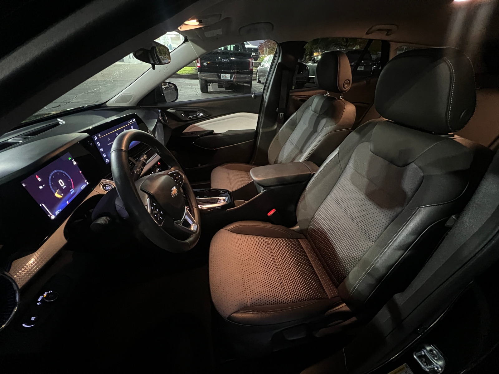 Thumbnail: 2025 Chevrolet Trax - 2