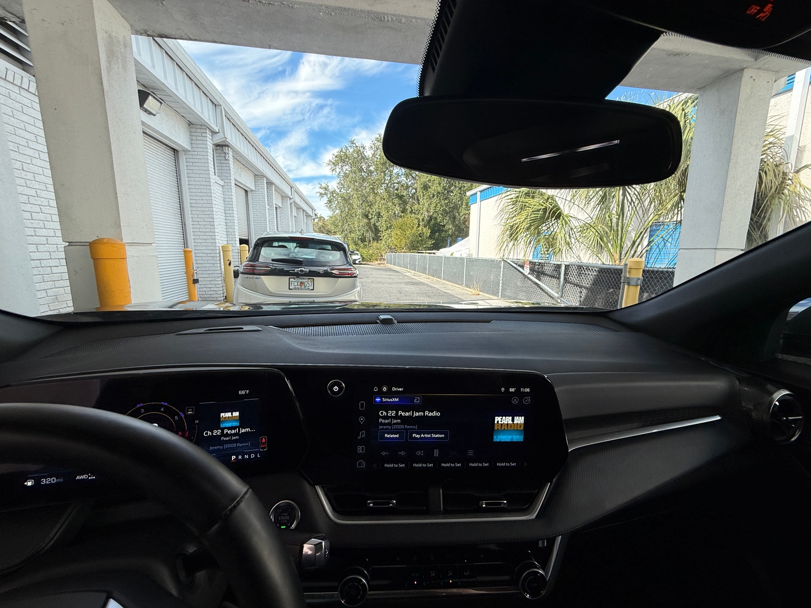 Thumbnail: 2025 Chevrolet Equinox - 3